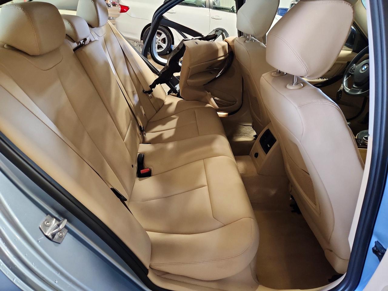 2014 Bmw 320 I Xdrive Blue vin: WBA3C3G53ENR25435