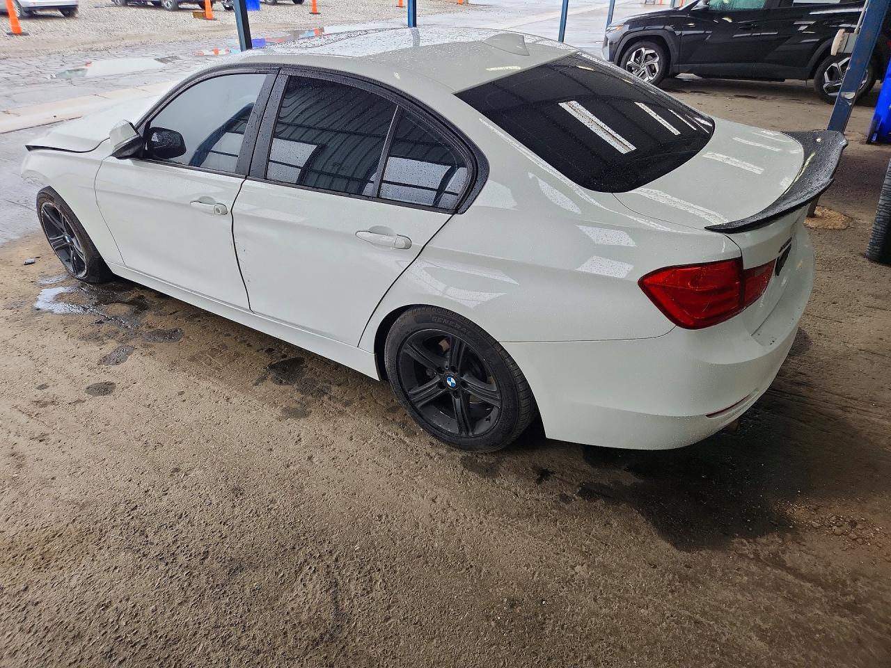 2015 Bmw 320 I Xdrive White vin: WBA3C3G53FNS73661