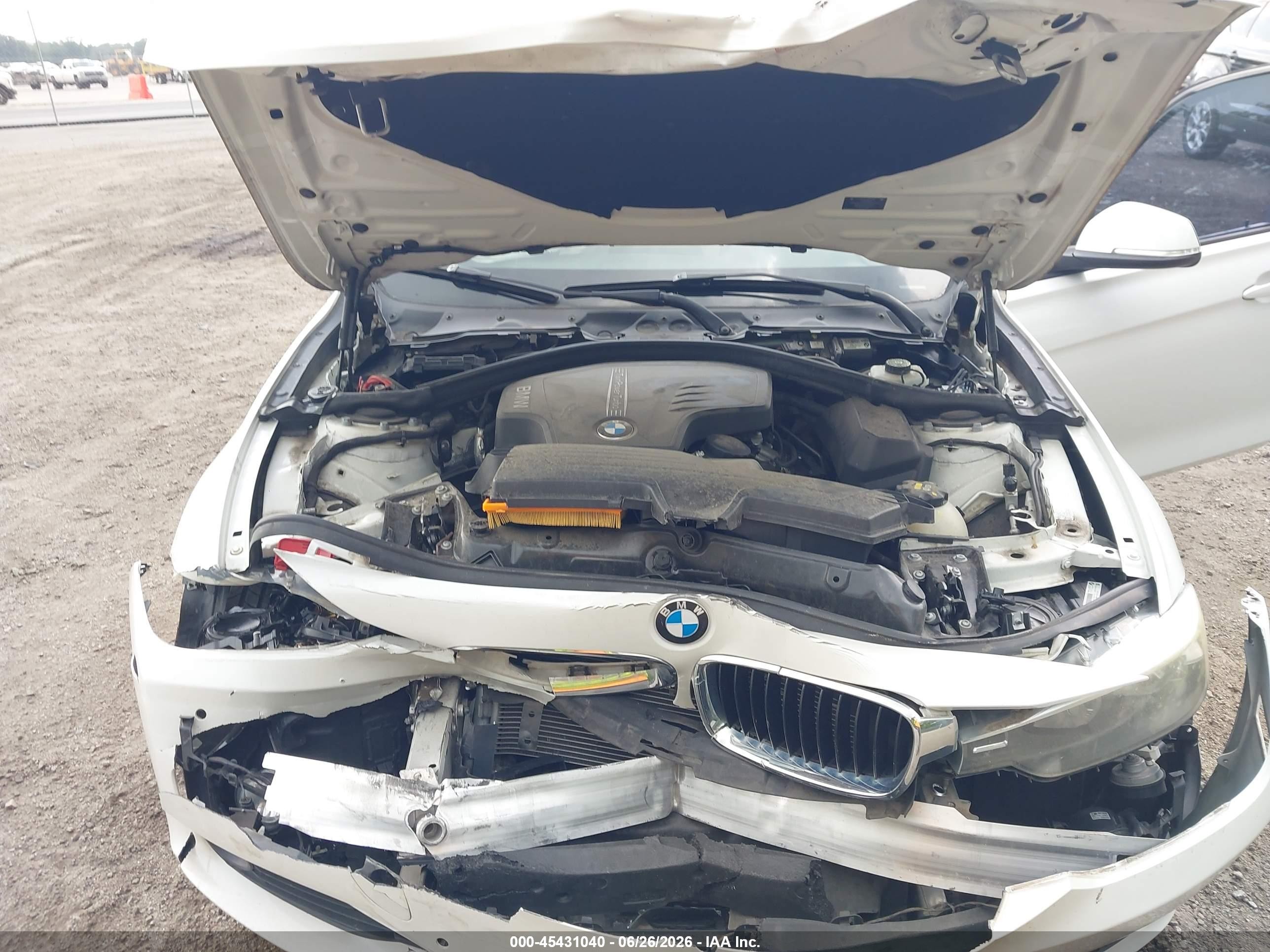 2015 Bmw 320i Xdrive Белый vin: WBA3C3G53FNS75085