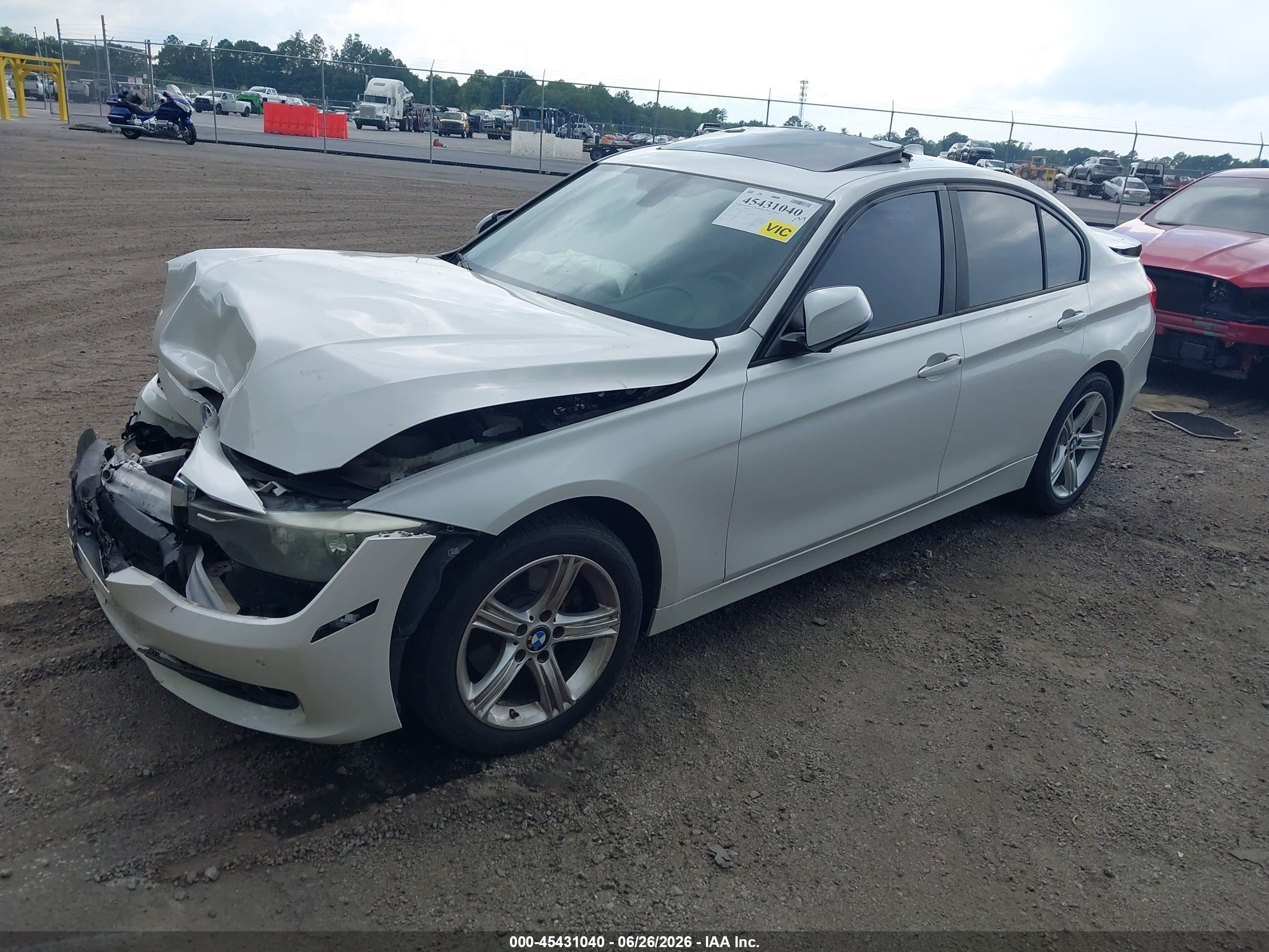 2015 Bmw 320i Xdrive Белый vin: WBA3C3G53FNS75085