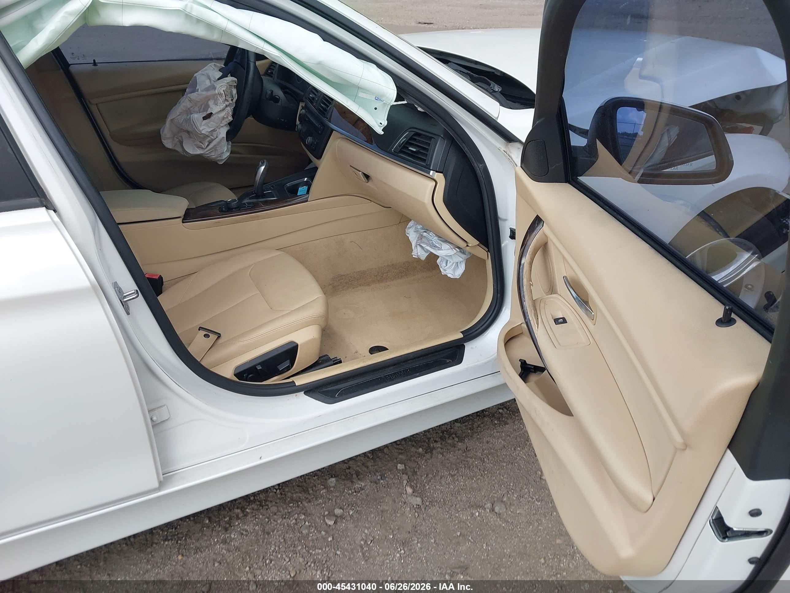 2015 Bmw 320i Xdrive Белый vin: WBA3C3G53FNS75085