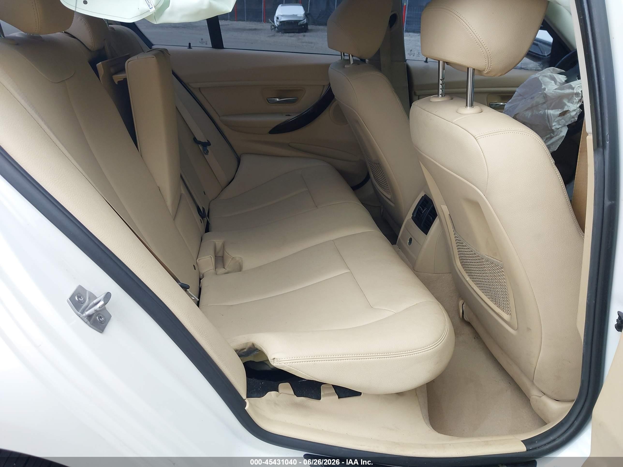 2015 Bmw 320i Xdrive Белый vin: WBA3C3G53FNS75085