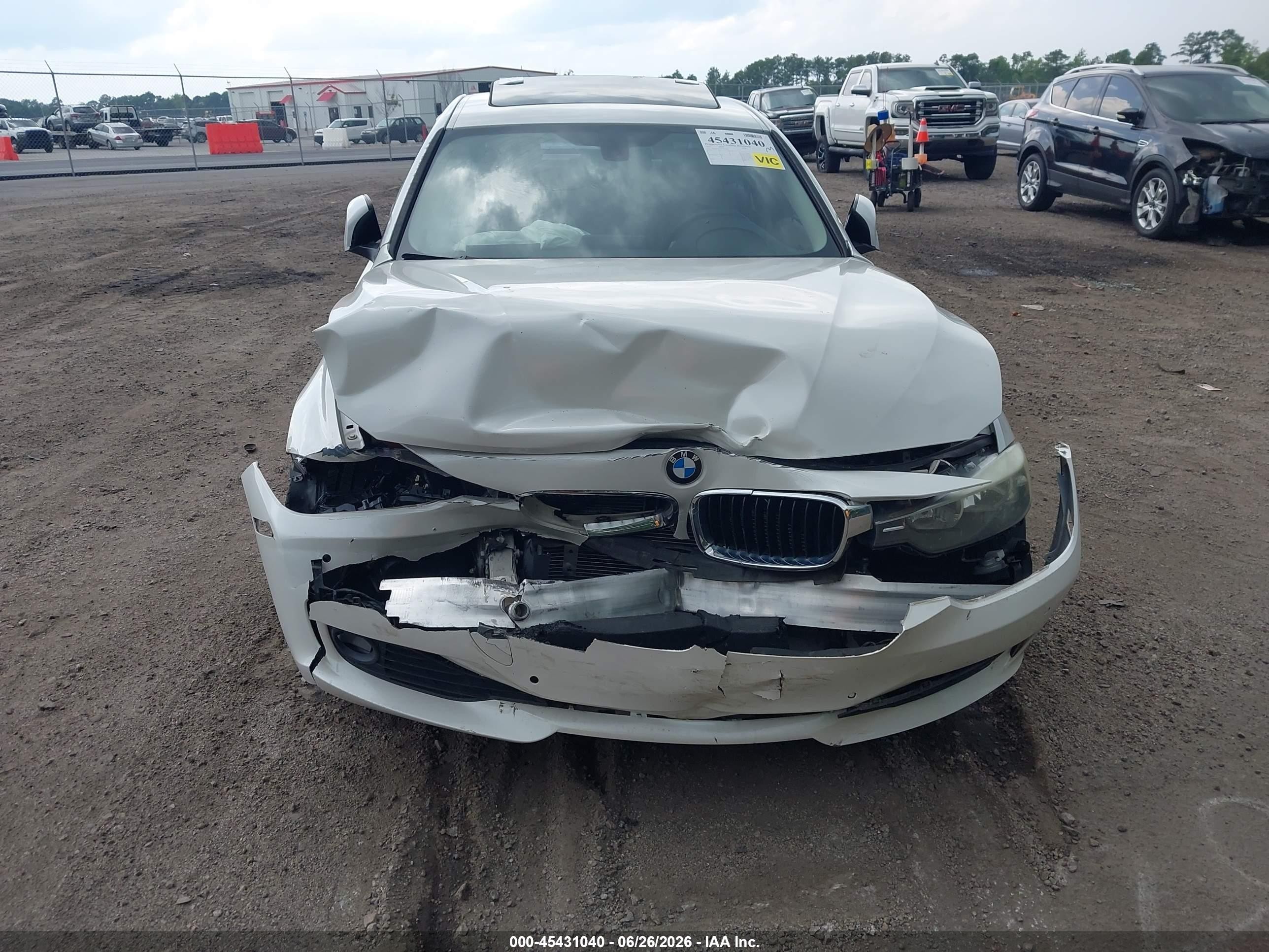 2015 Bmw 320i Xdrive Белый vin: WBA3C3G53FNS75085