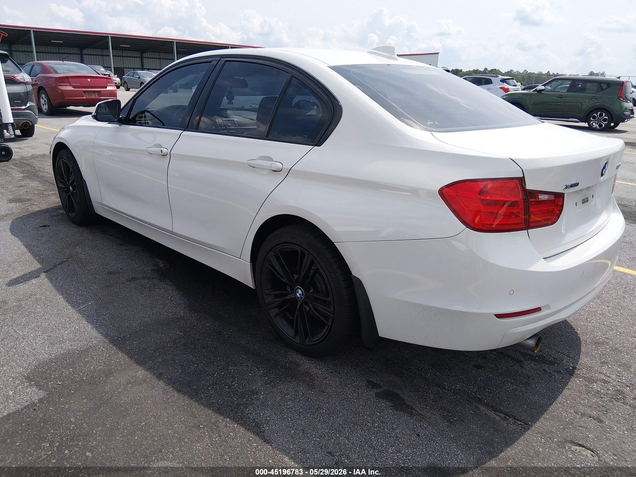 2015 Bmw 320i Xdrive White vin: WBA3C3G57FNT52959