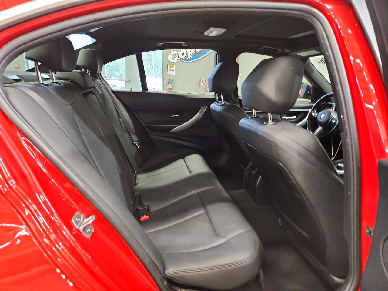 2015 Bmw 320 I Xdrive Red vin: WBA3C3G58FNS73297