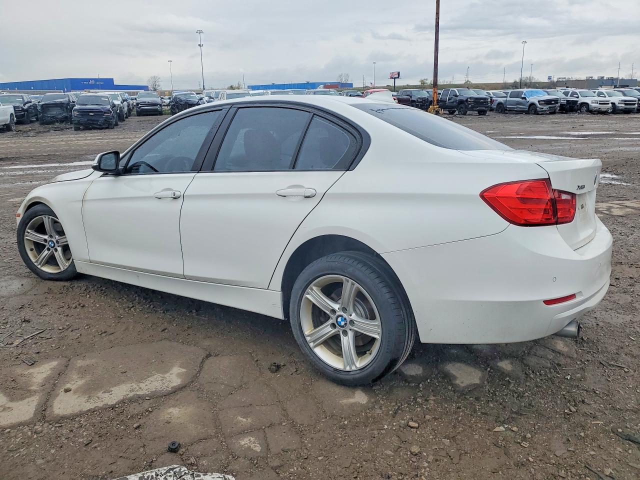 2015 Bmw 320 I Xdrive Белый vin: WBA3C3G58FNS74692