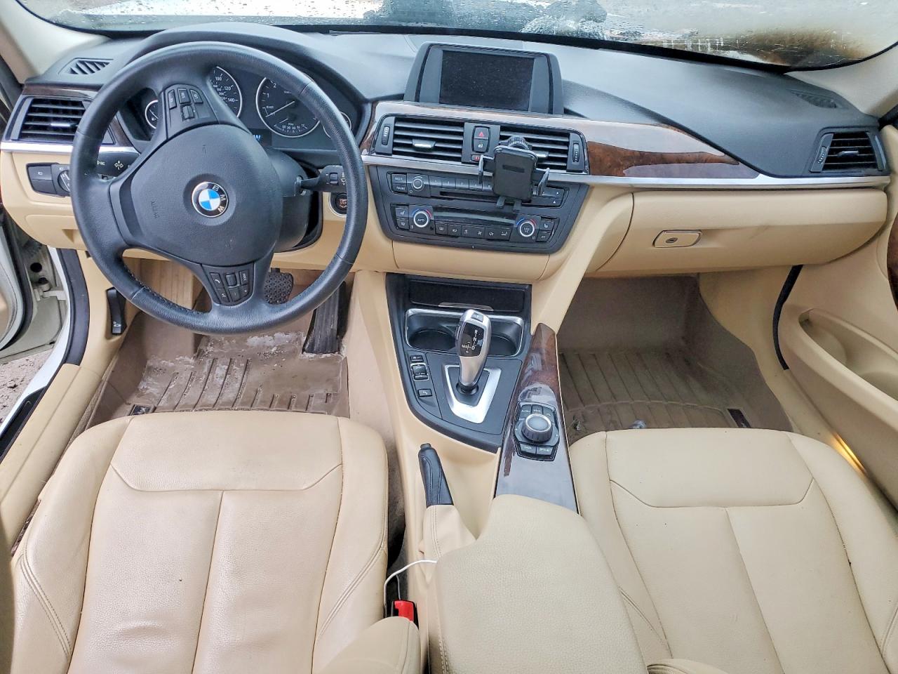 2015 Bmw 320 I Xdrive Белый vin: WBA3C3G58FNS74692