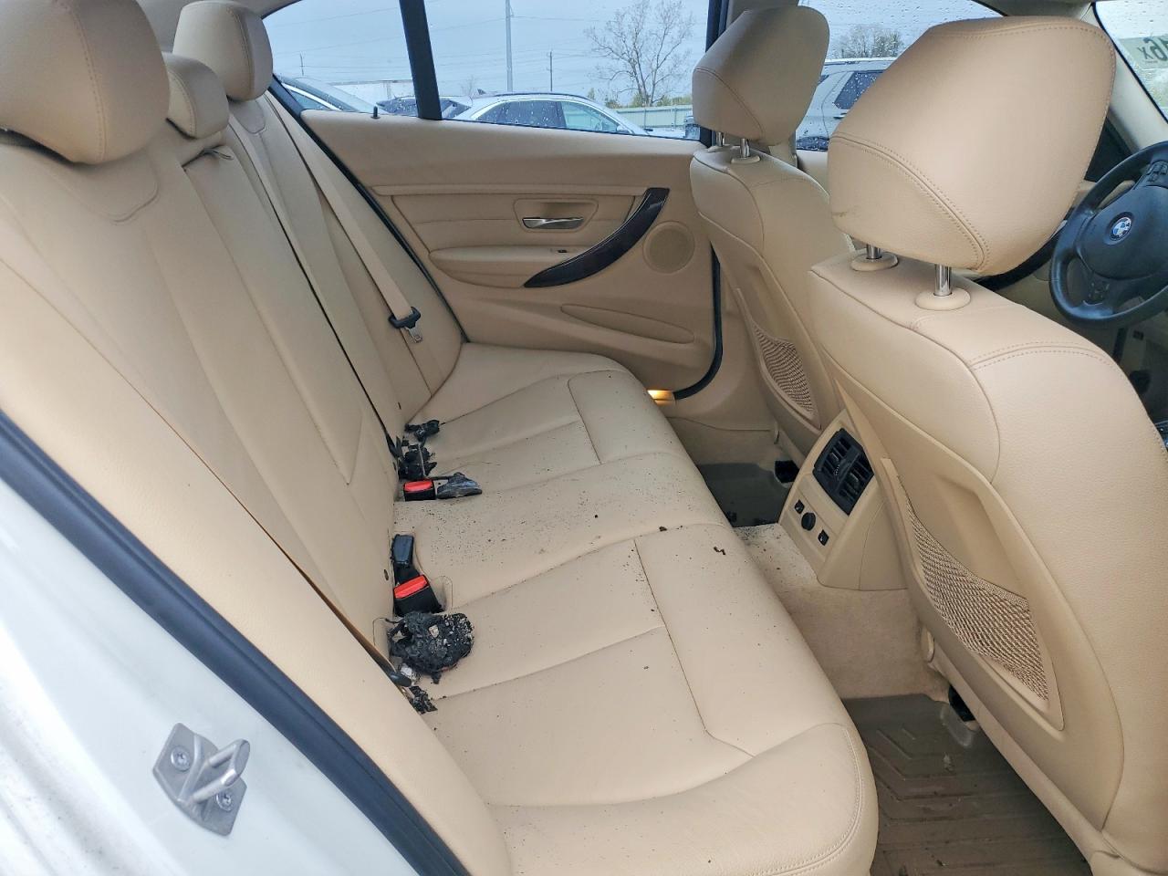 2015 Bmw 320 I Xdrive Белый vin: WBA3C3G58FNS74692