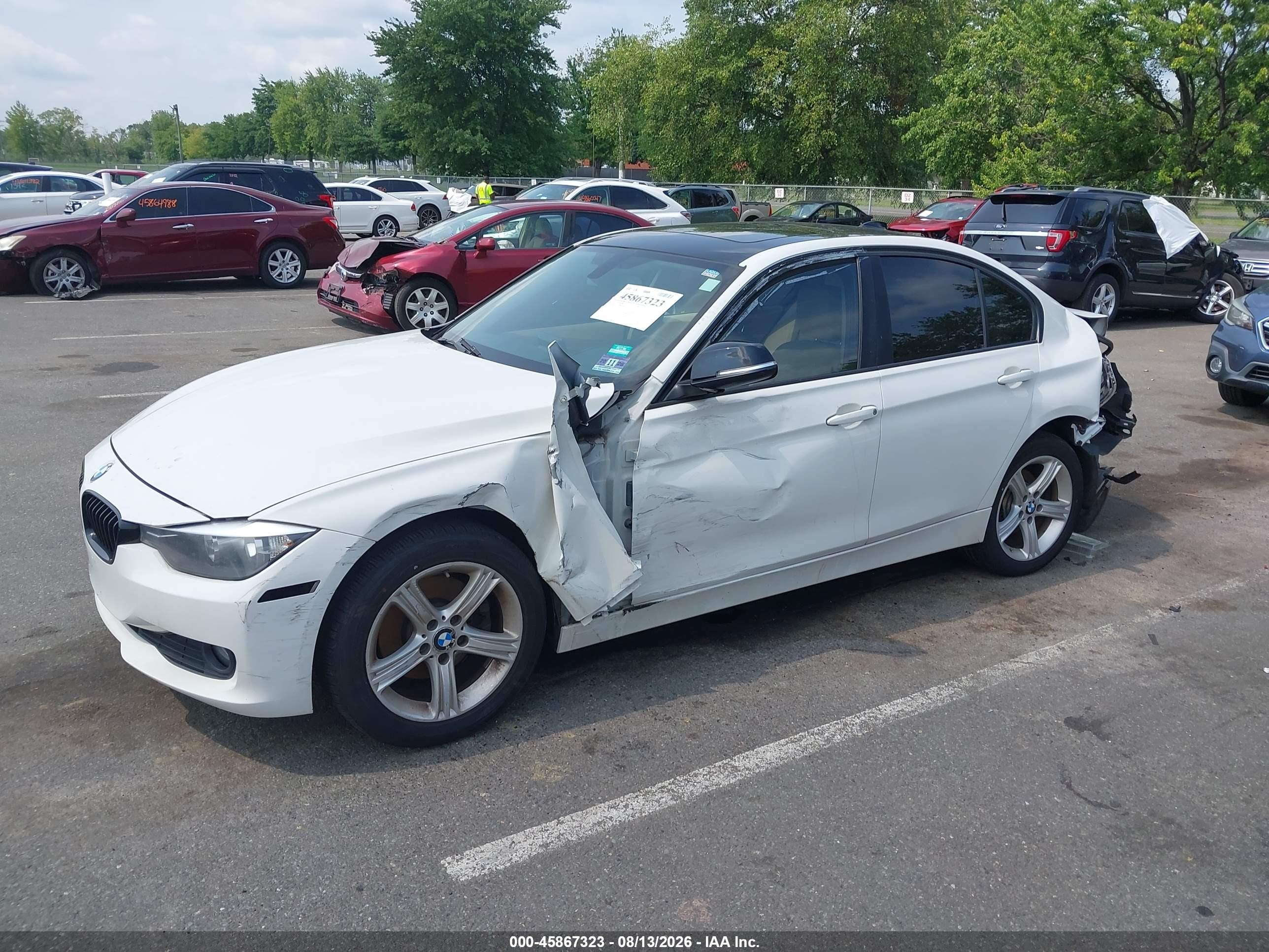 2014 Bmw 320i Xdrive Белый vin: WBA3C3G5XENR25268