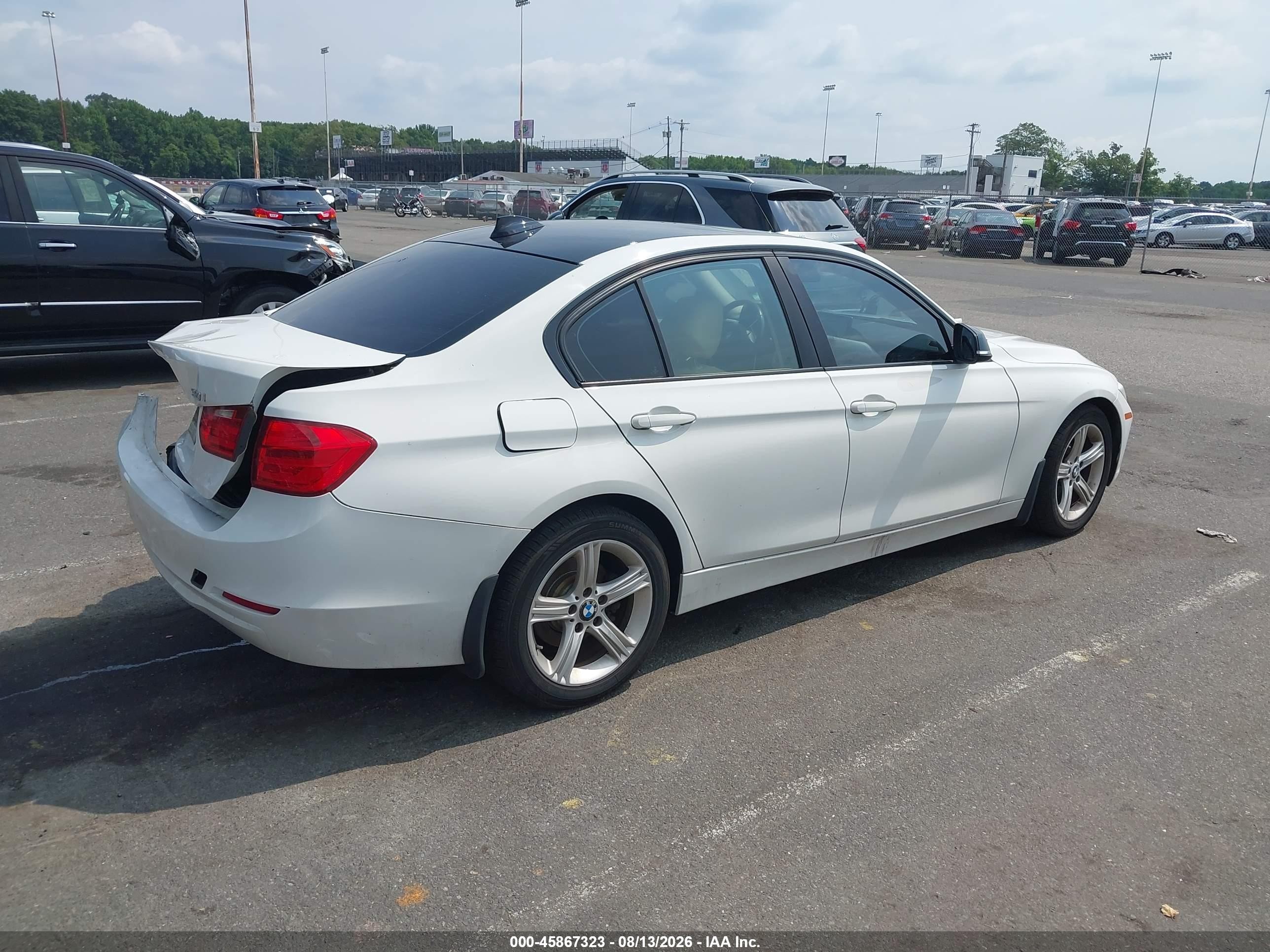 2014 Bmw 320i Xdrive Белый vin: WBA3C3G5XENR25268