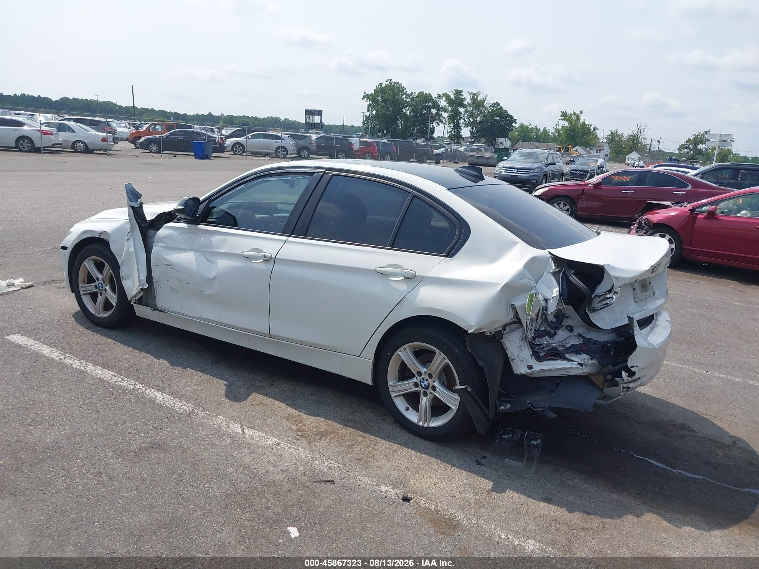 2014 Bmw 320i Xdrive Белый vin: WBA3C3G5XENR25268