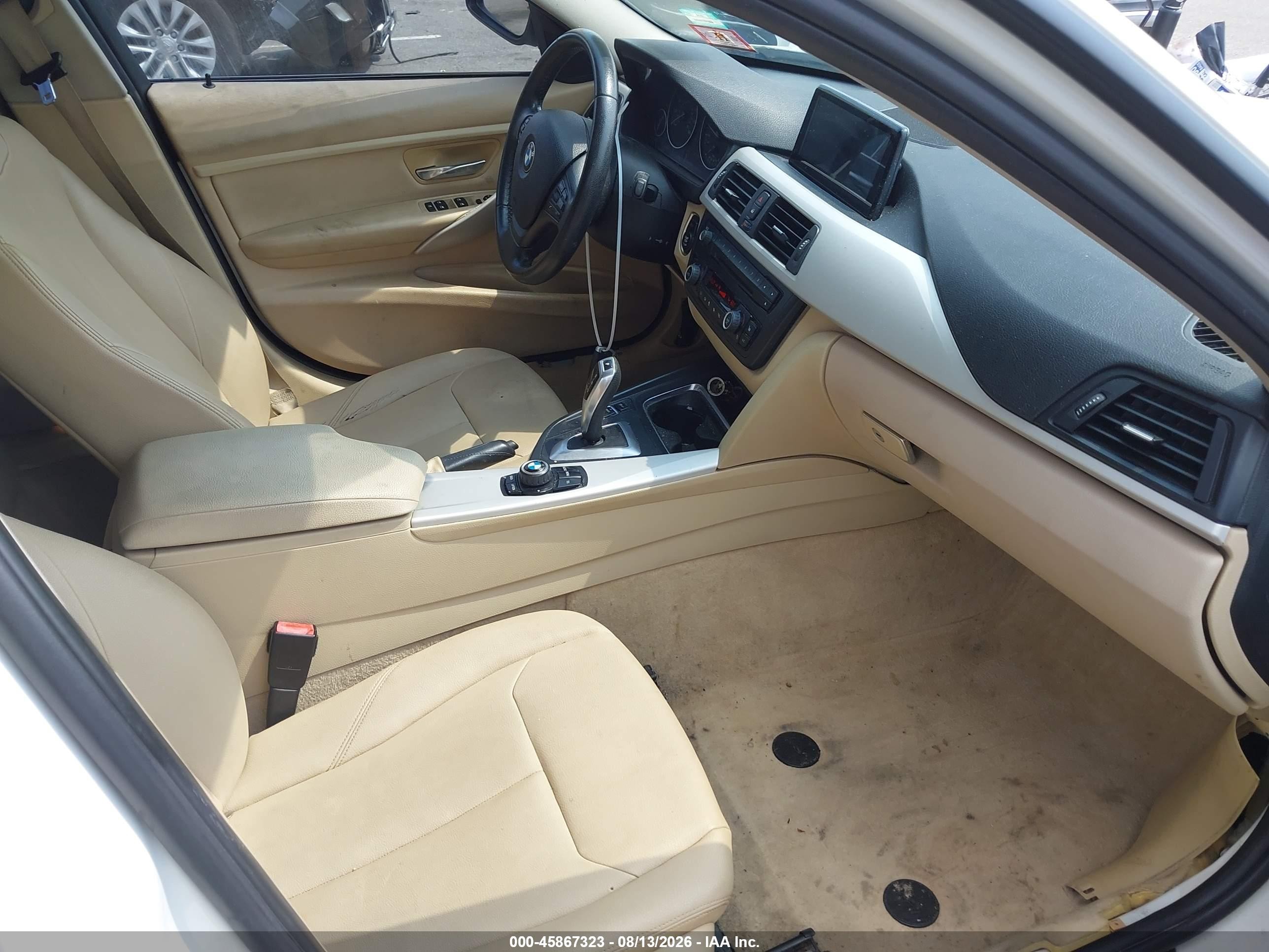 2014 Bmw 320i Xdrive Белый vin: WBA3C3G5XENR25268