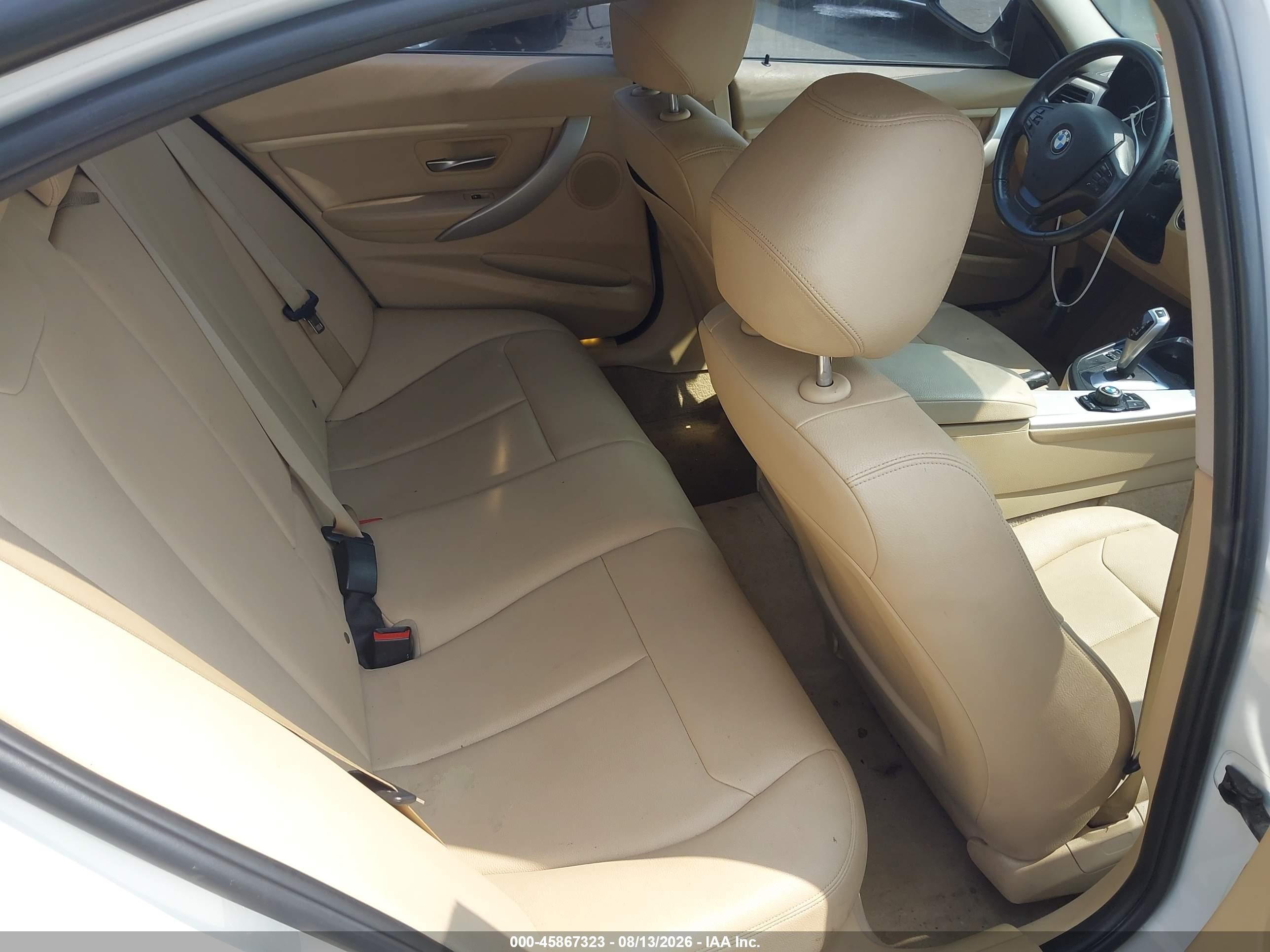 2014 Bmw 320i Xdrive Белый vin: WBA3C3G5XENR25268