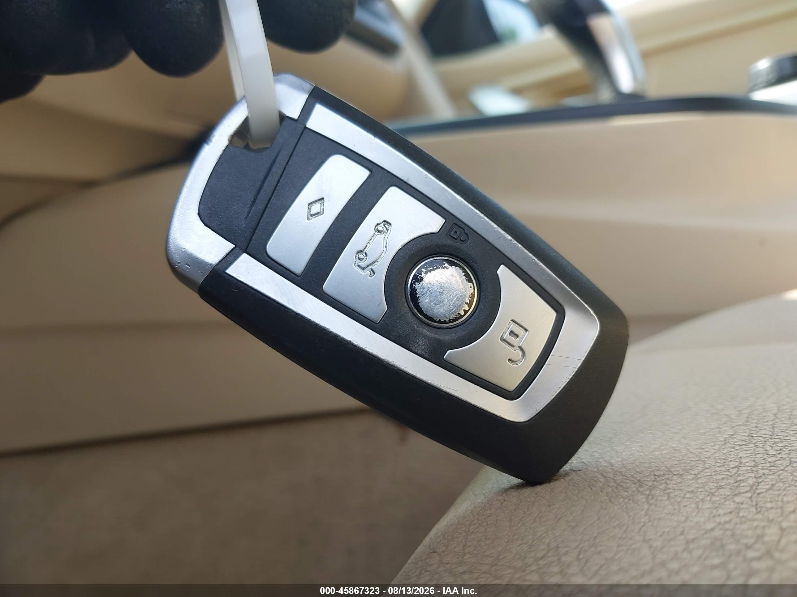 2014 Bmw 320i Xdrive Белый vin: WBA3C3G5XENR25268