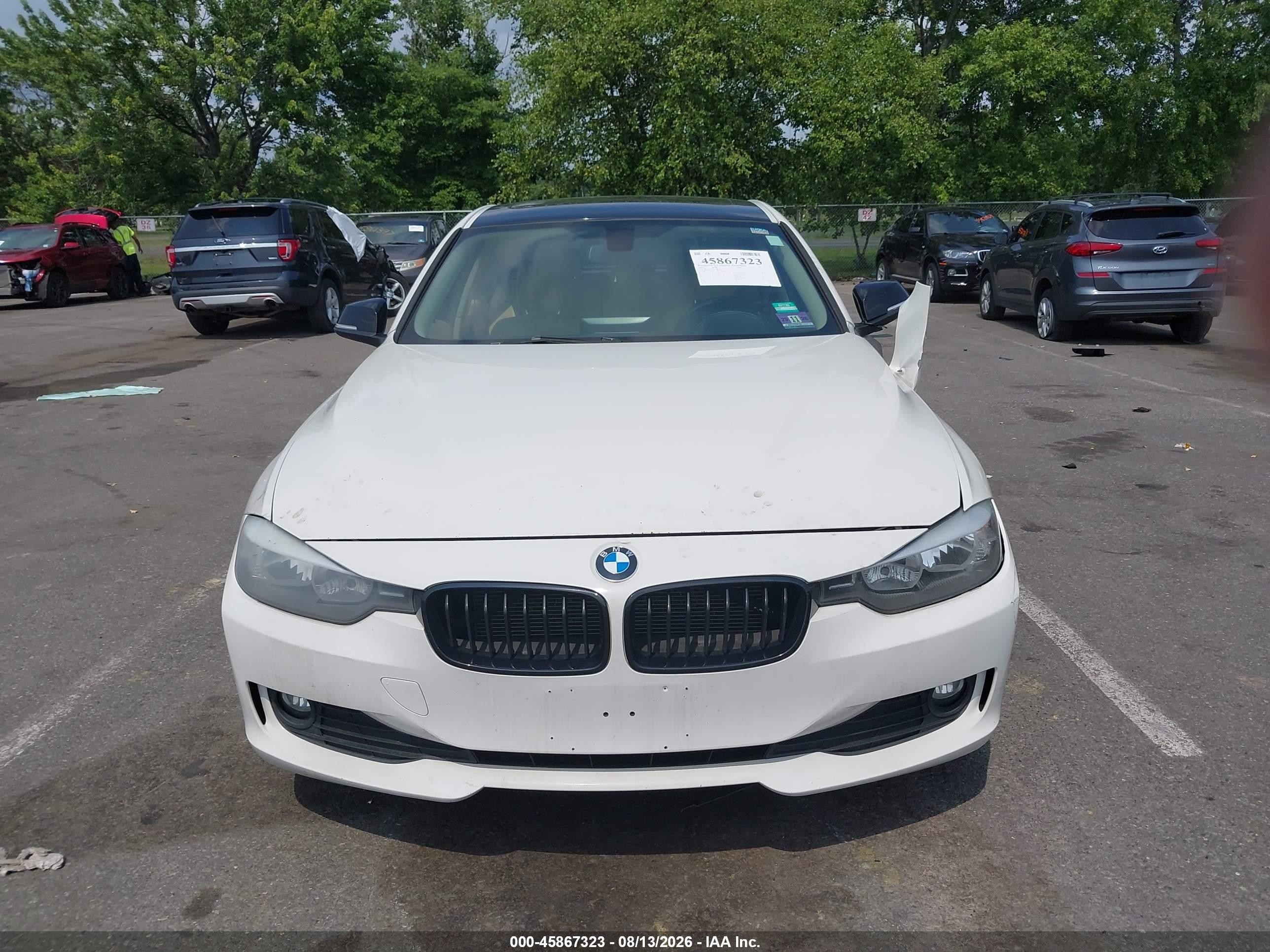 2014 Bmw 320i Xdrive Белый vin: WBA3C3G5XENR25268