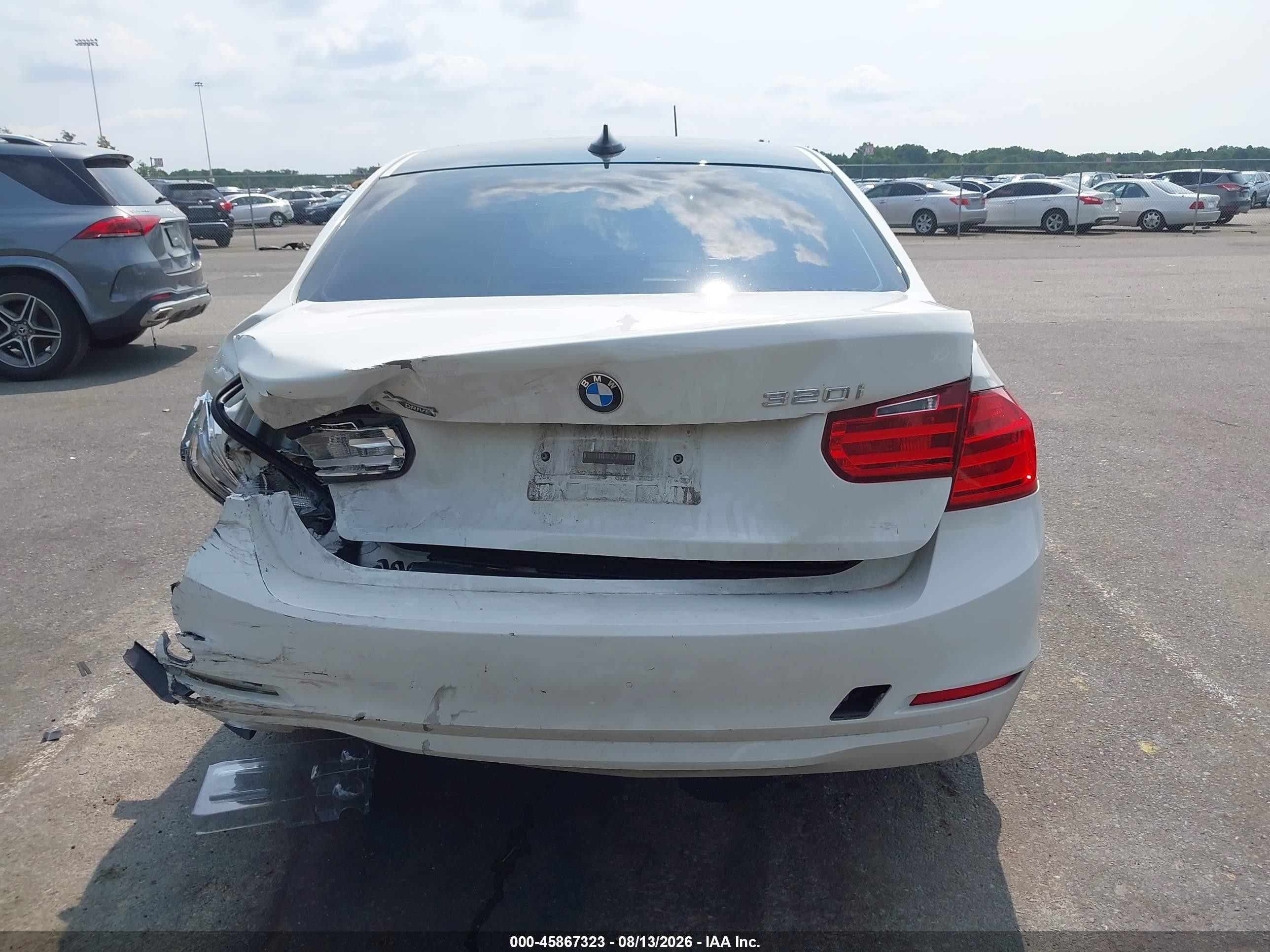 2014 Bmw 320i Xdrive Белый vin: WBA3C3G5XENR25268