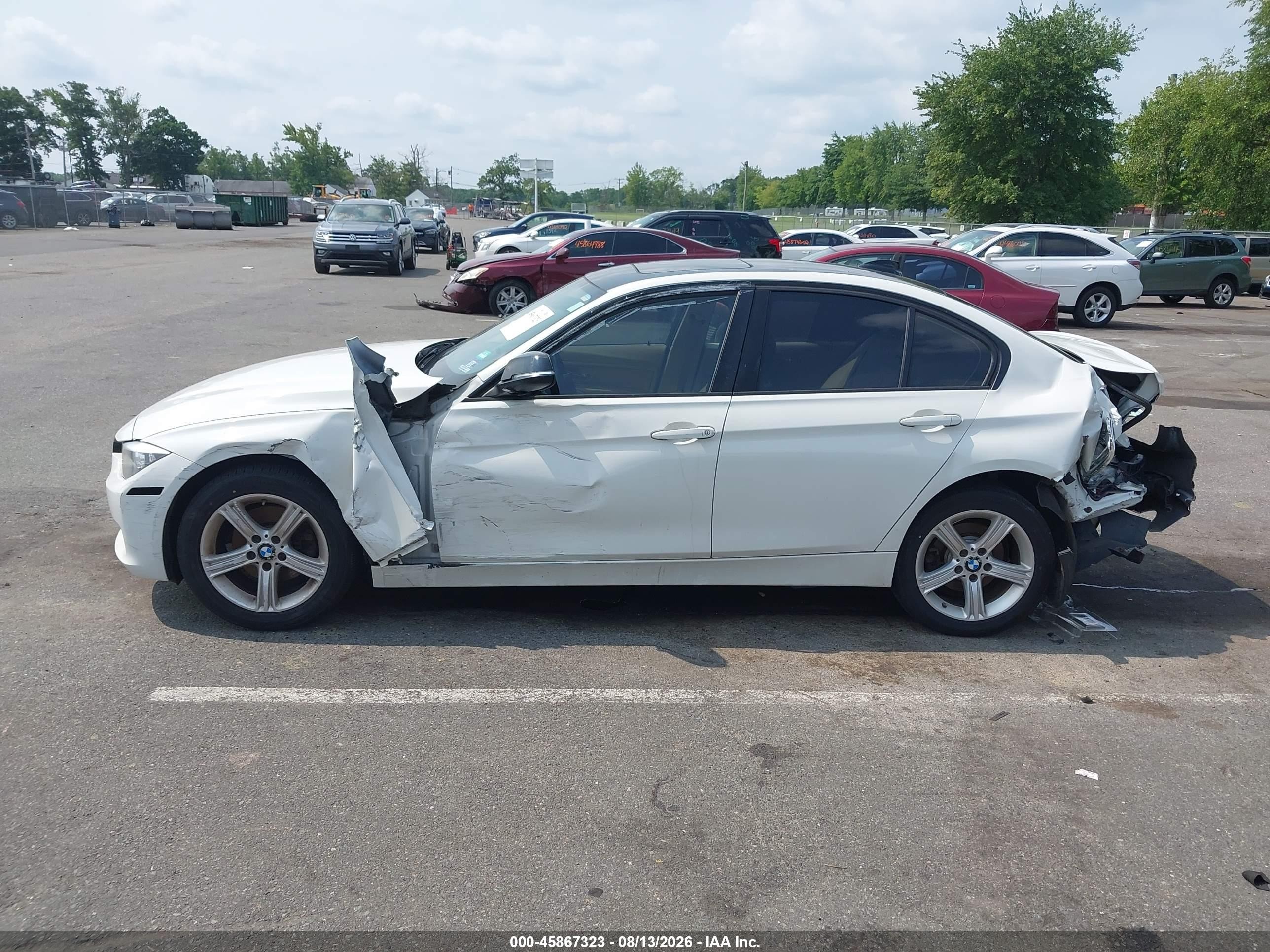 2014 Bmw 320i Xdrive Белый vin: WBA3C3G5XENR25268