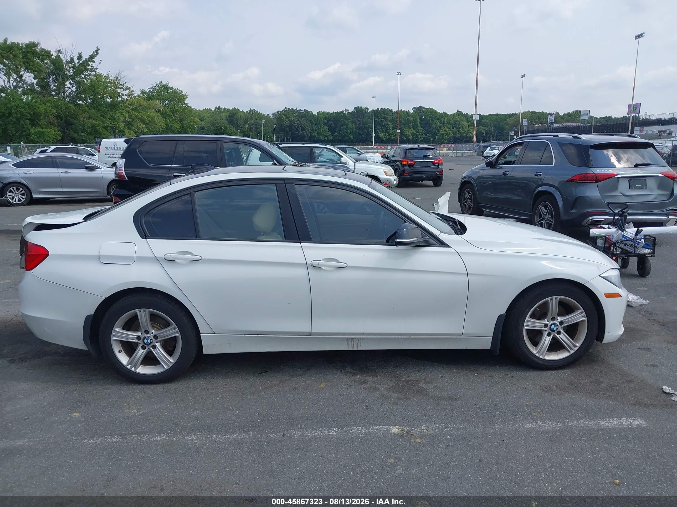 2014 Bmw 320i Xdrive Белый vin: WBA3C3G5XENR25268