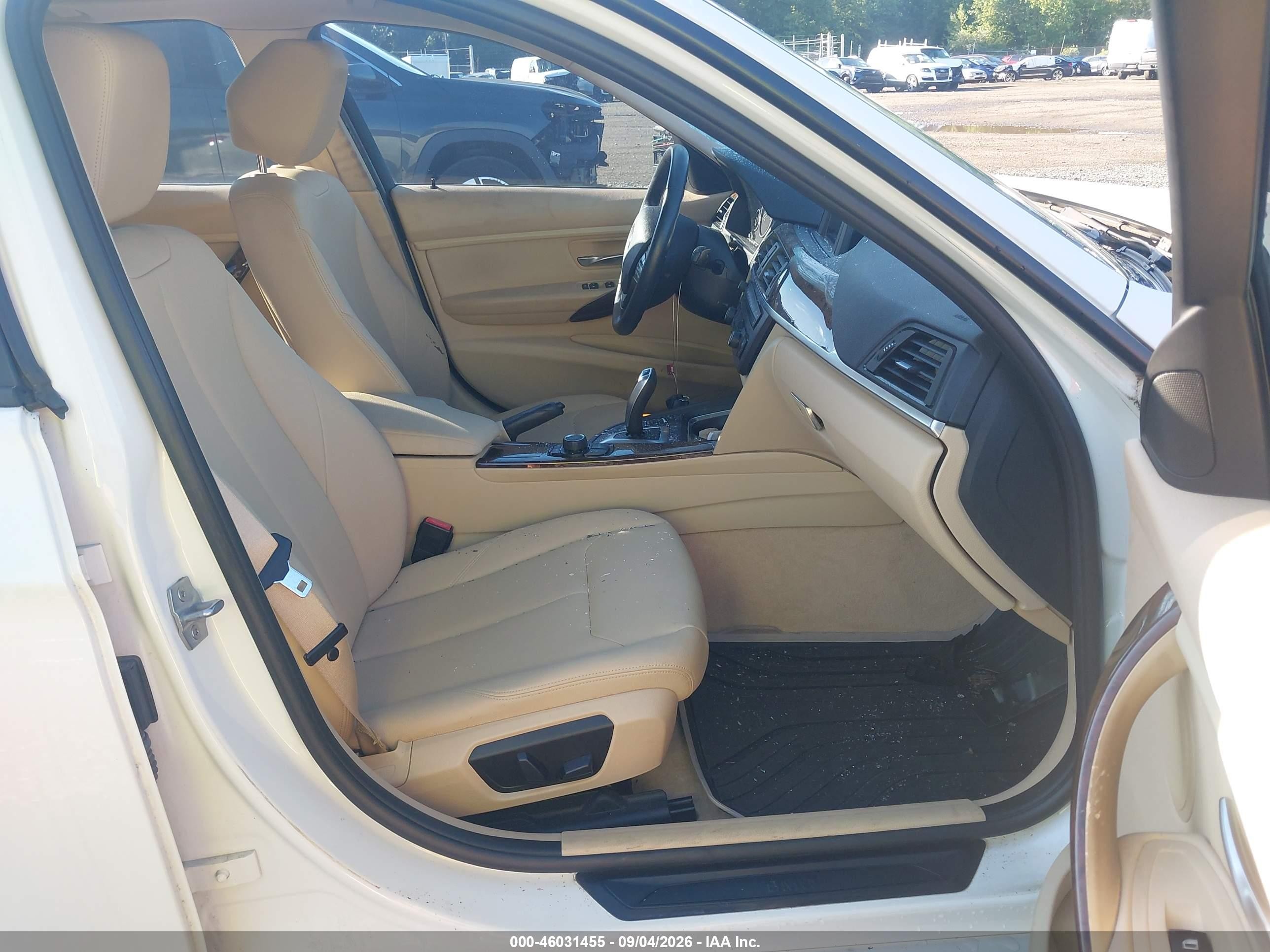 2014 Bmw 320i Xdrive Белый vin: WBA3C3G5XENR25478