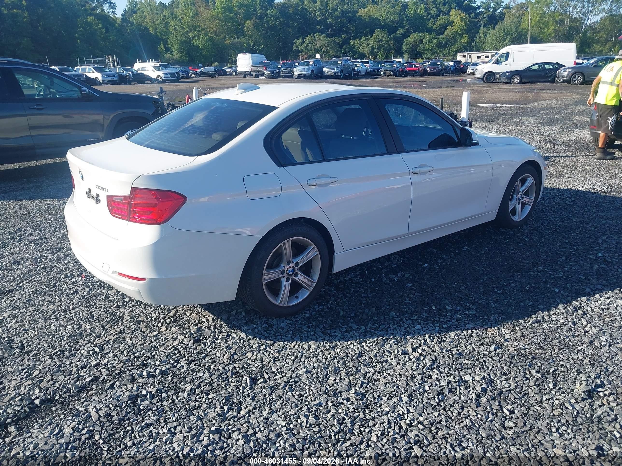 2014 Bmw 320i Xdrive Белый vin: WBA3C3G5XENR25478