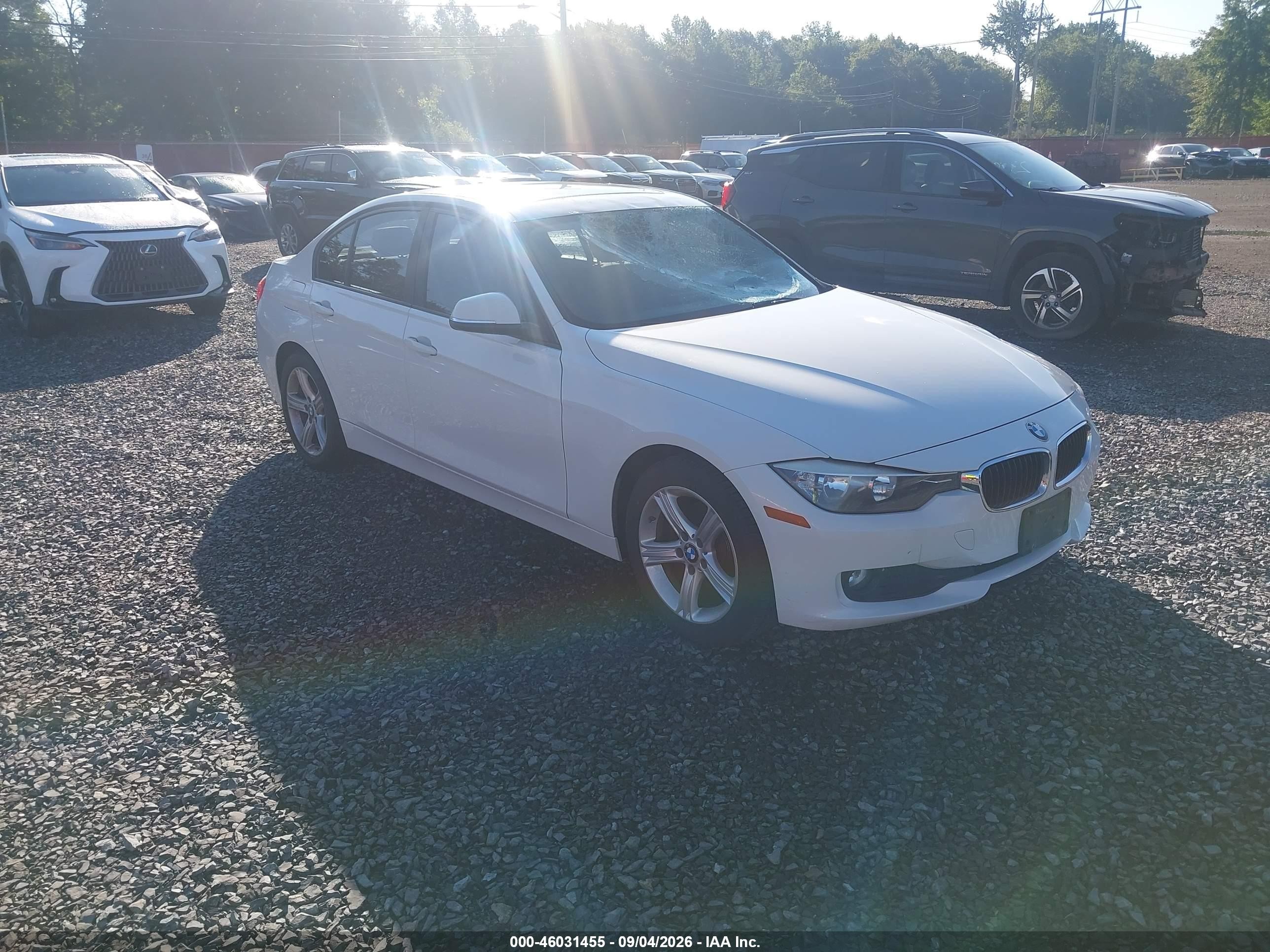 2014 Bmw 320i Xdrive Белый vin: WBA3C3G5XENR25478