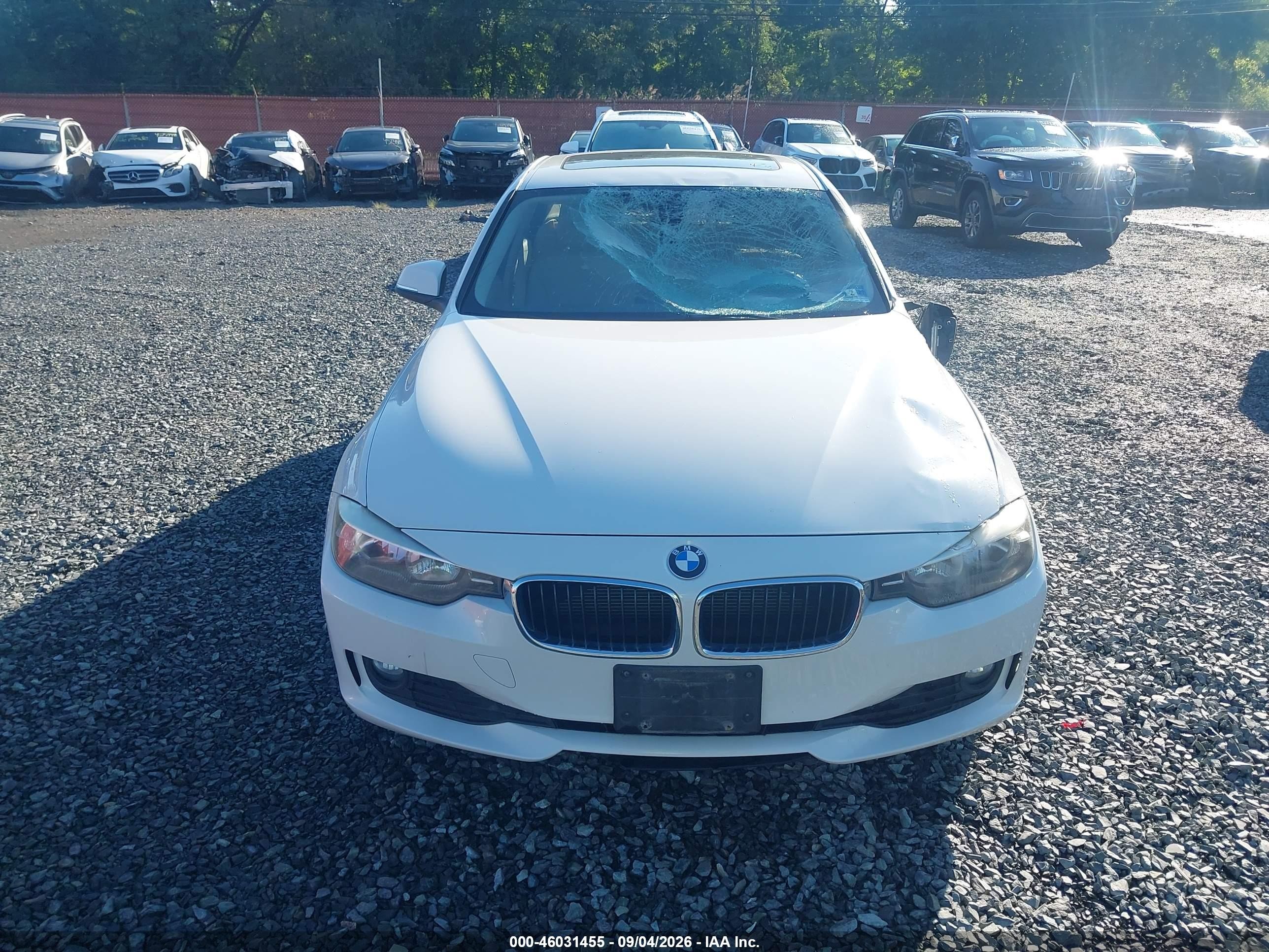 2014 Bmw 320i Xdrive Белый vin: WBA3C3G5XENR25478