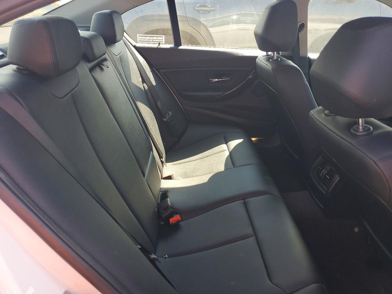 2015 Bmw 320 I Xdrive Белый vin: WBA3C3G5XFNT51014