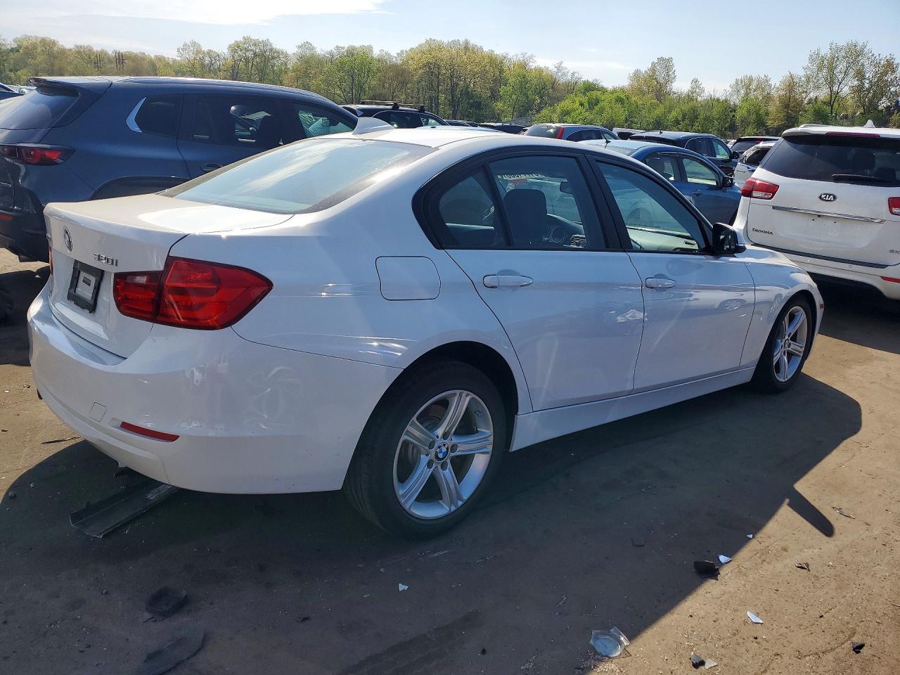 2015 Bmw 320 I Xdrive Белый vin: WBA3C3G5XFNT51014