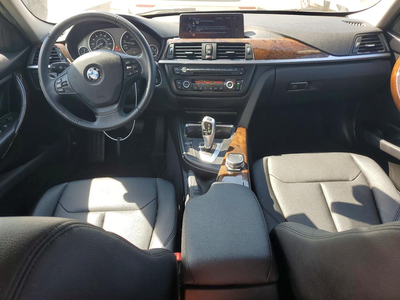 2015 Bmw 320 I Xdrive Белый vin: WBA3C3G5XFNT51014