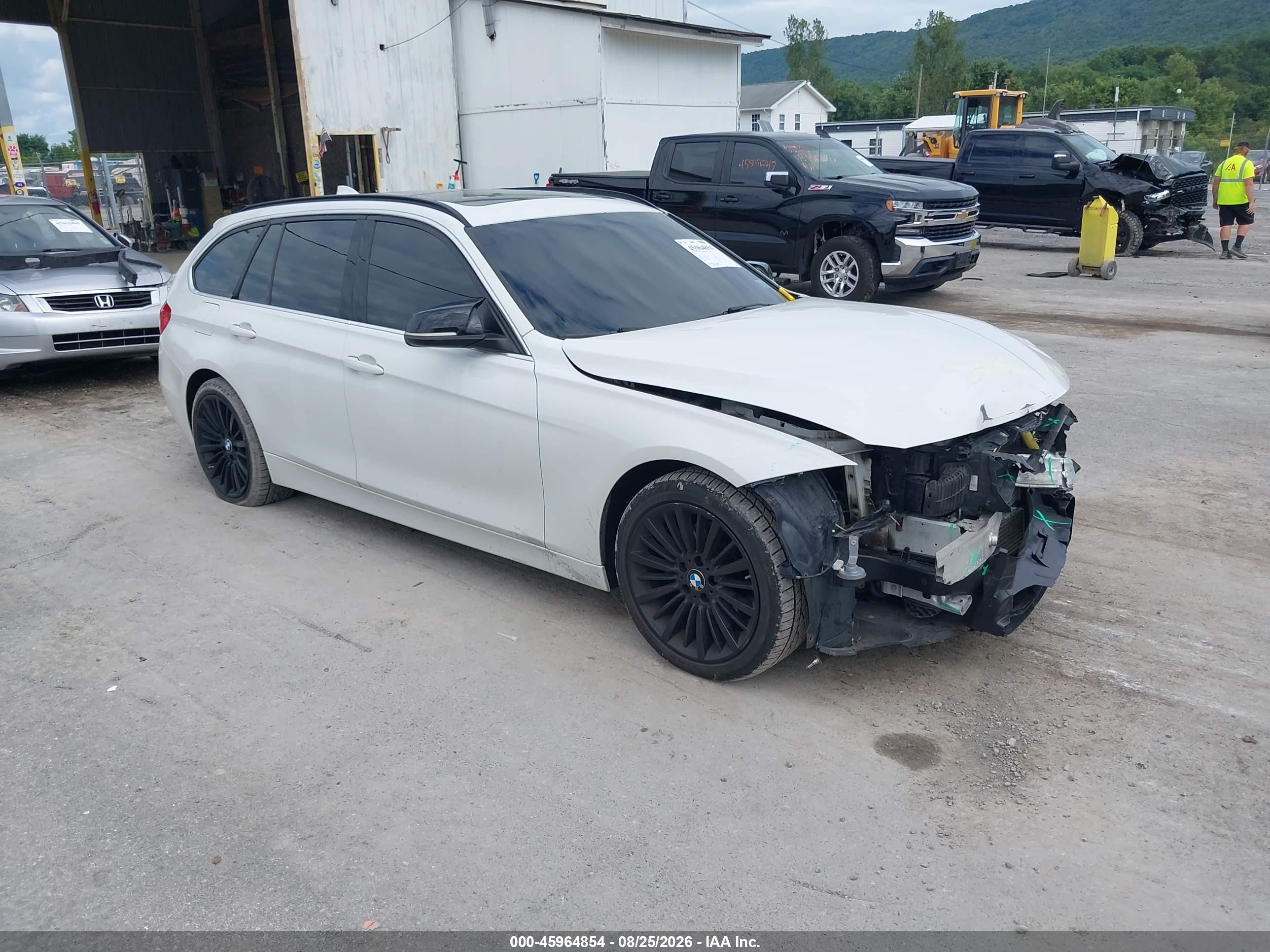 2014 Bmw 328i Xdrive White vin: WBA3G7C55EKN36007