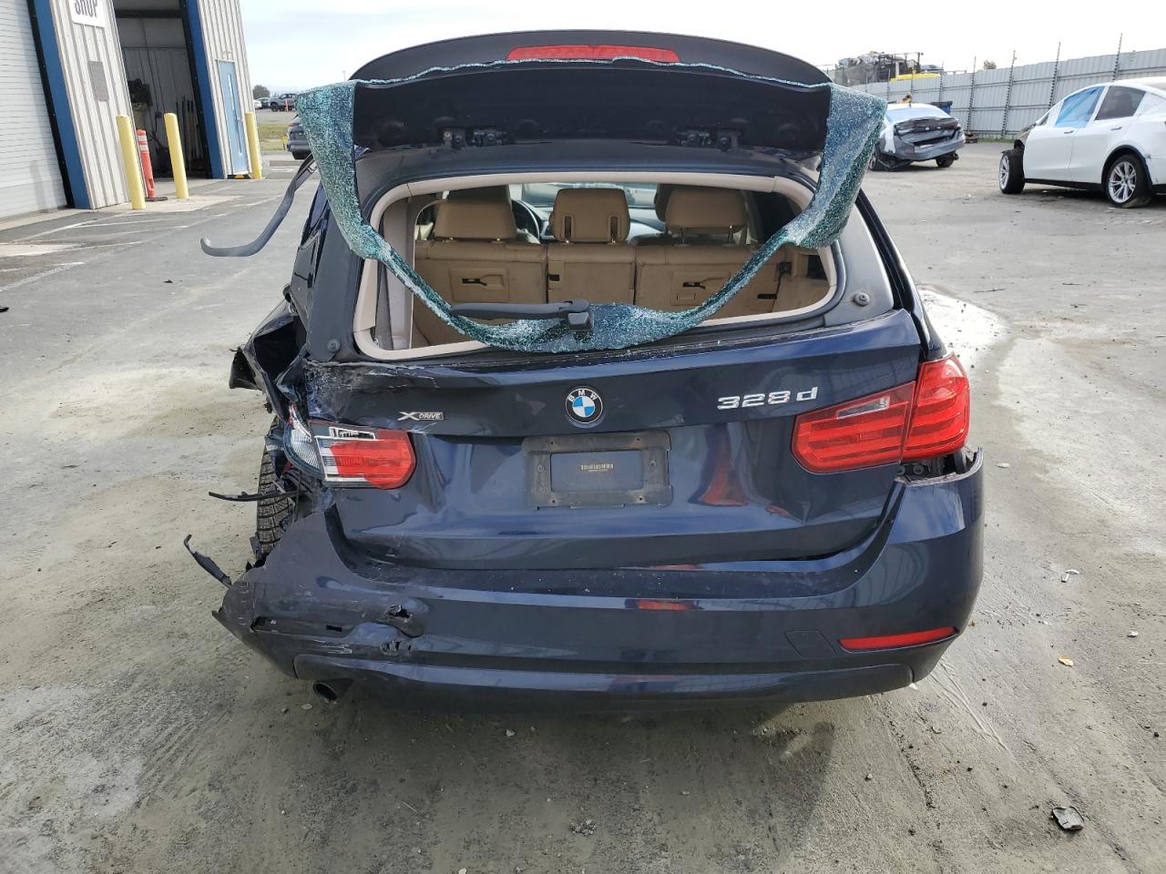 2014 Bmw Motorrad 328 D Xdrive Blue vin: WBA3K5C51EK300330