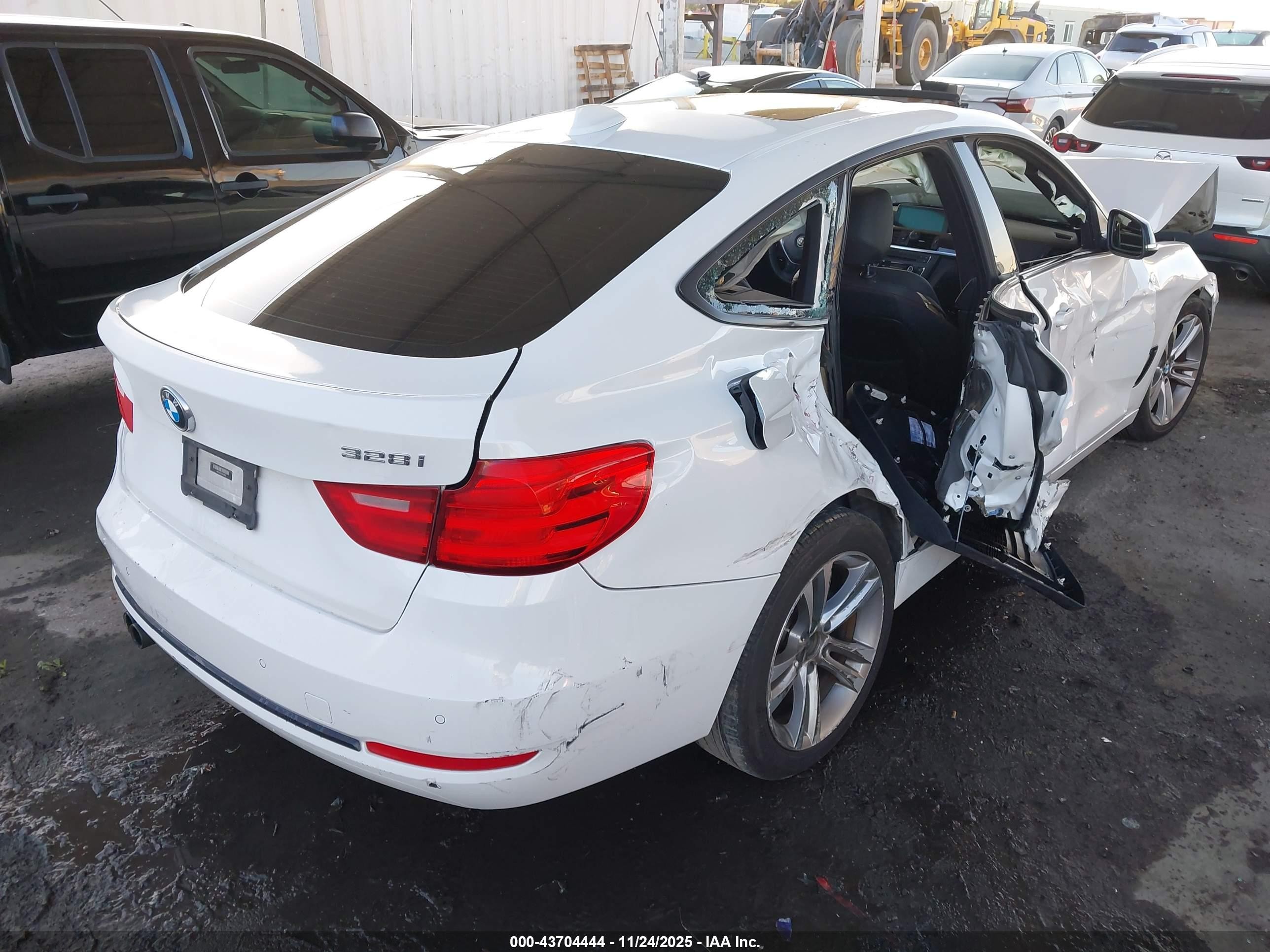 2015 Bmw 328i Gran Turismo Xdrive White vin: WBA3X5C57FD559962