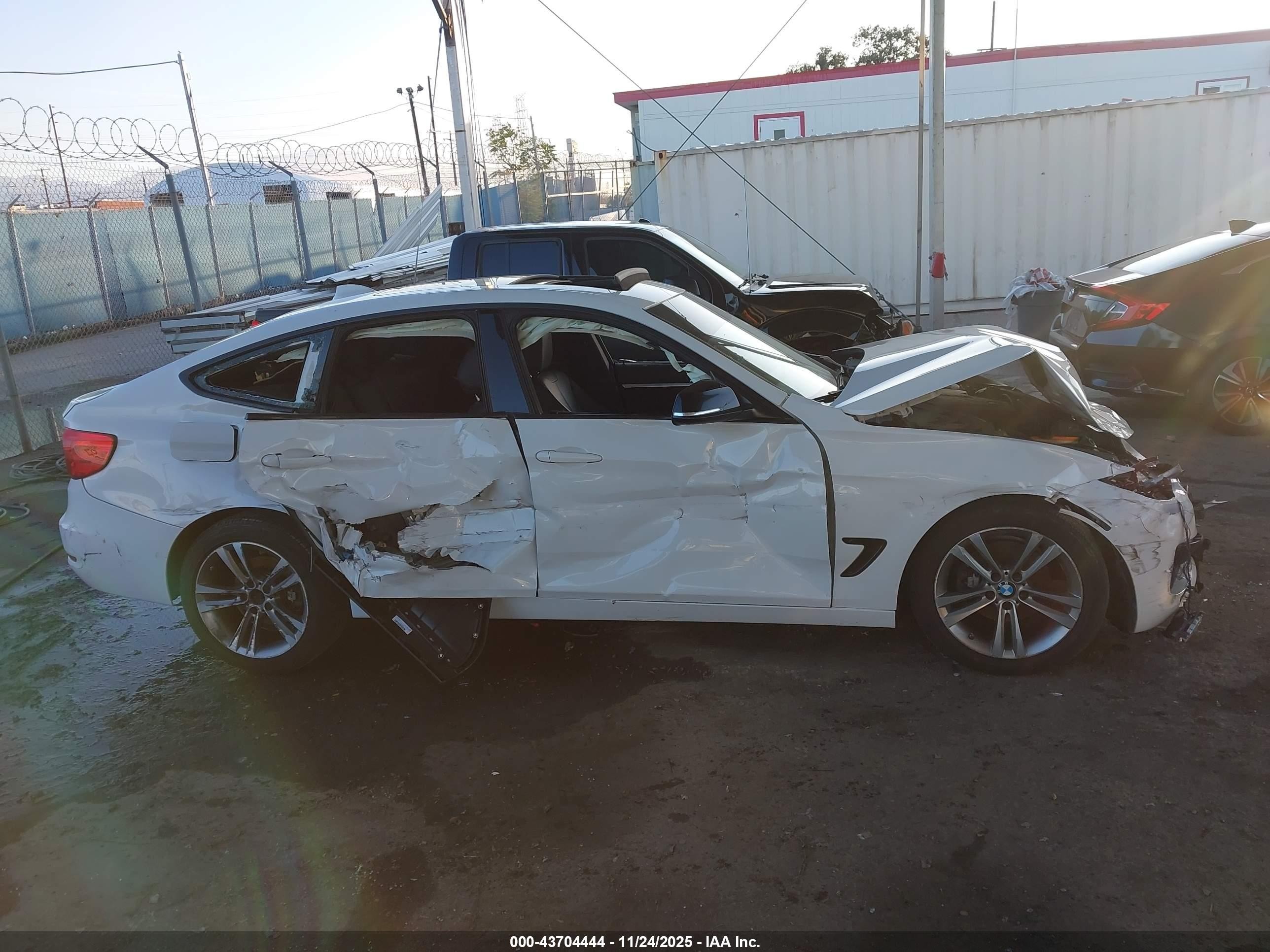 2015 Bmw 328i Gran Turismo Xdrive White vin: WBA3X5C57FD559962