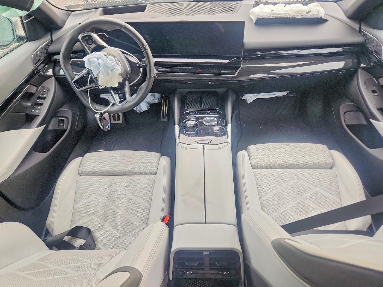 2024 Bmw 530 Xi Gray vin: WBA53FJ08RCP92695
