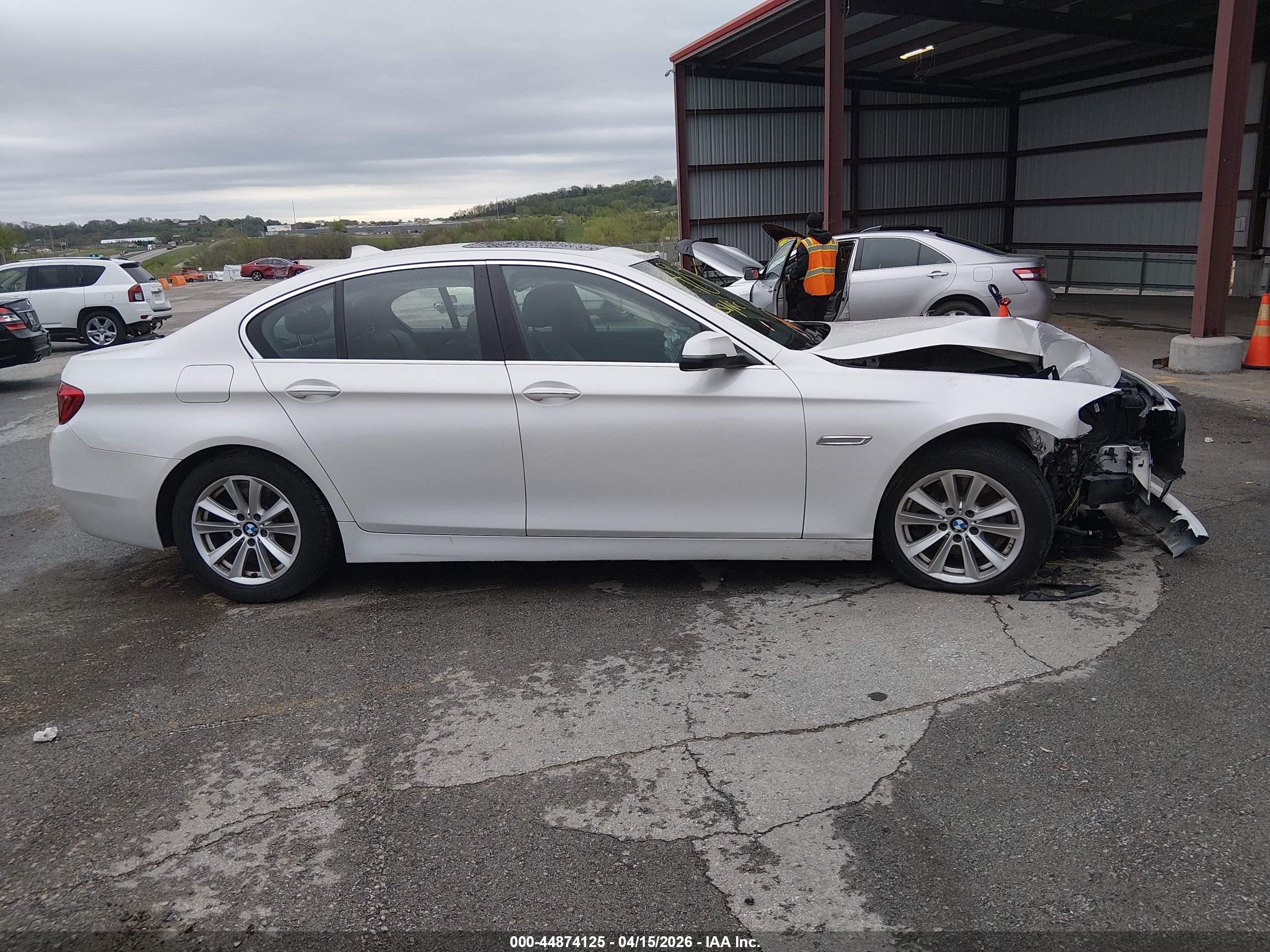 2015 Bmw 528i   White vin: WBA5A5C56FD520709