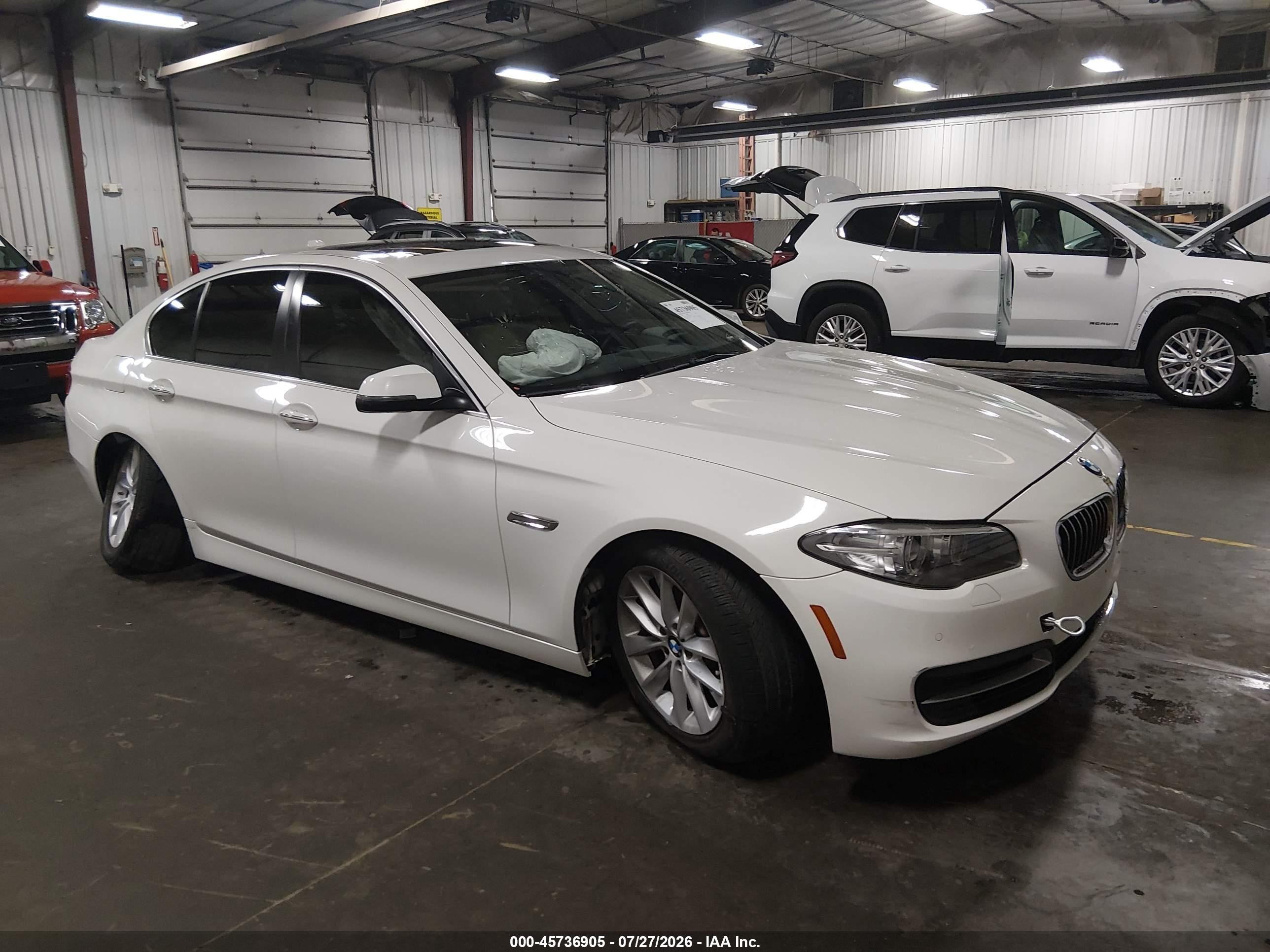 2014 Bmw 528i   Белый vin: WBA5A5C57ED020783