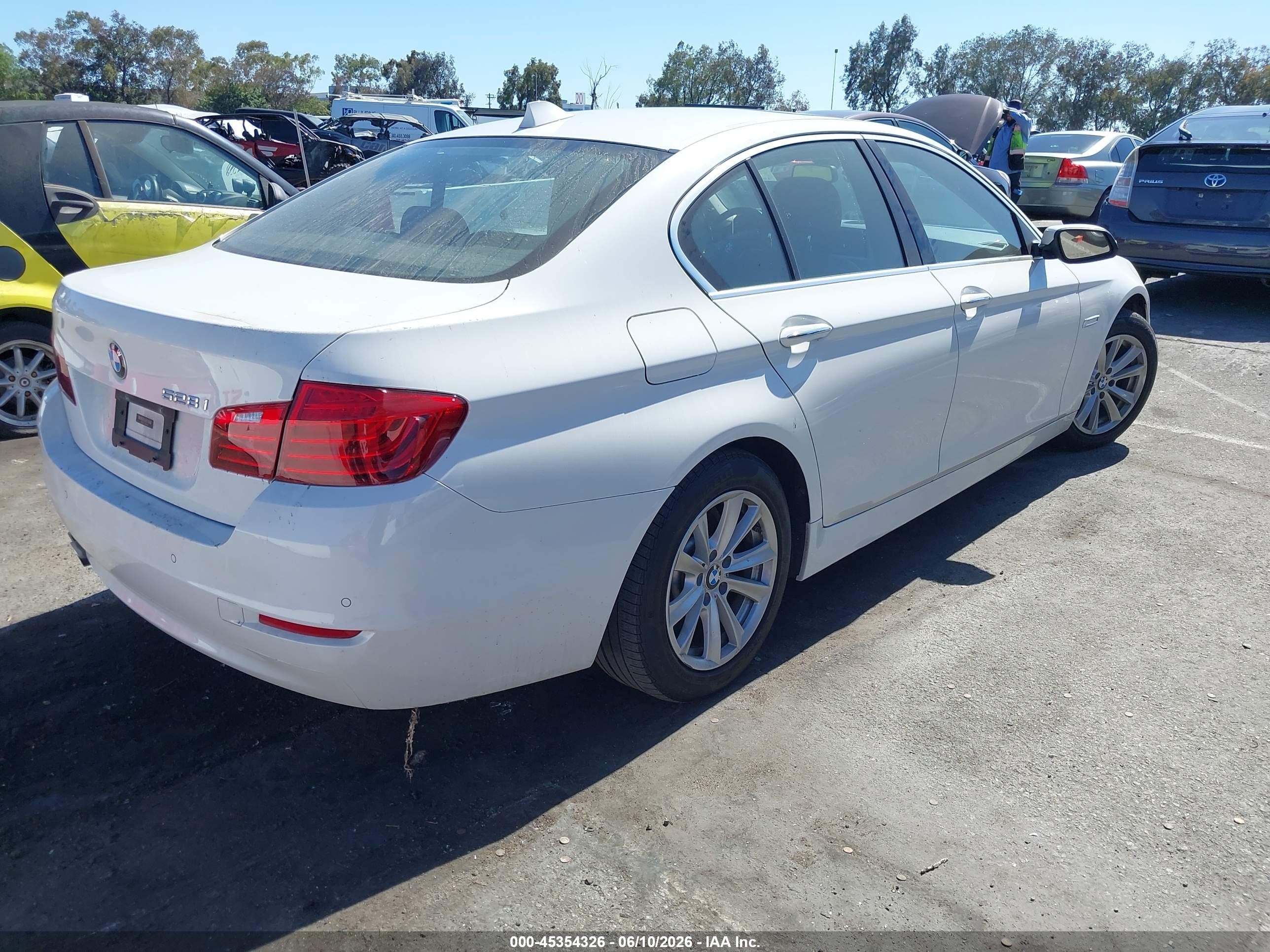 2014 Bmw 528i   White vin: WBA5A5C57ED509328