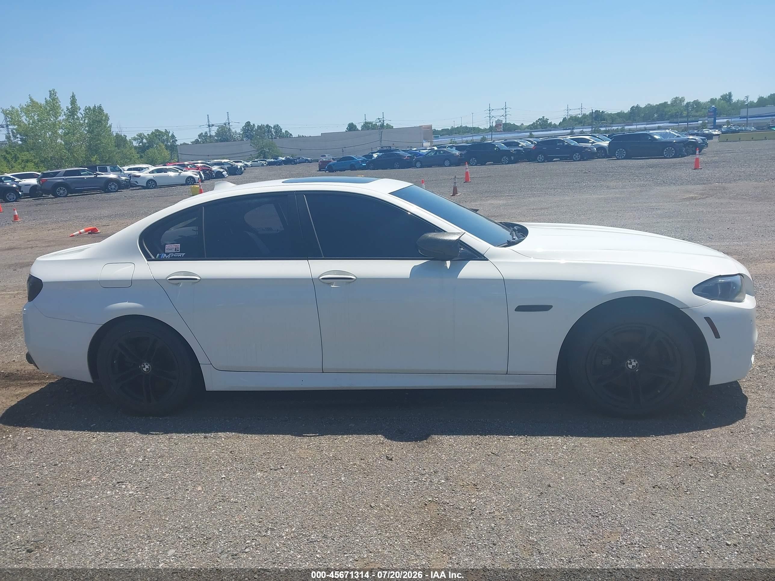 2014 Bmw 528i Xdrive White vin: WBA5A7C50ED612280