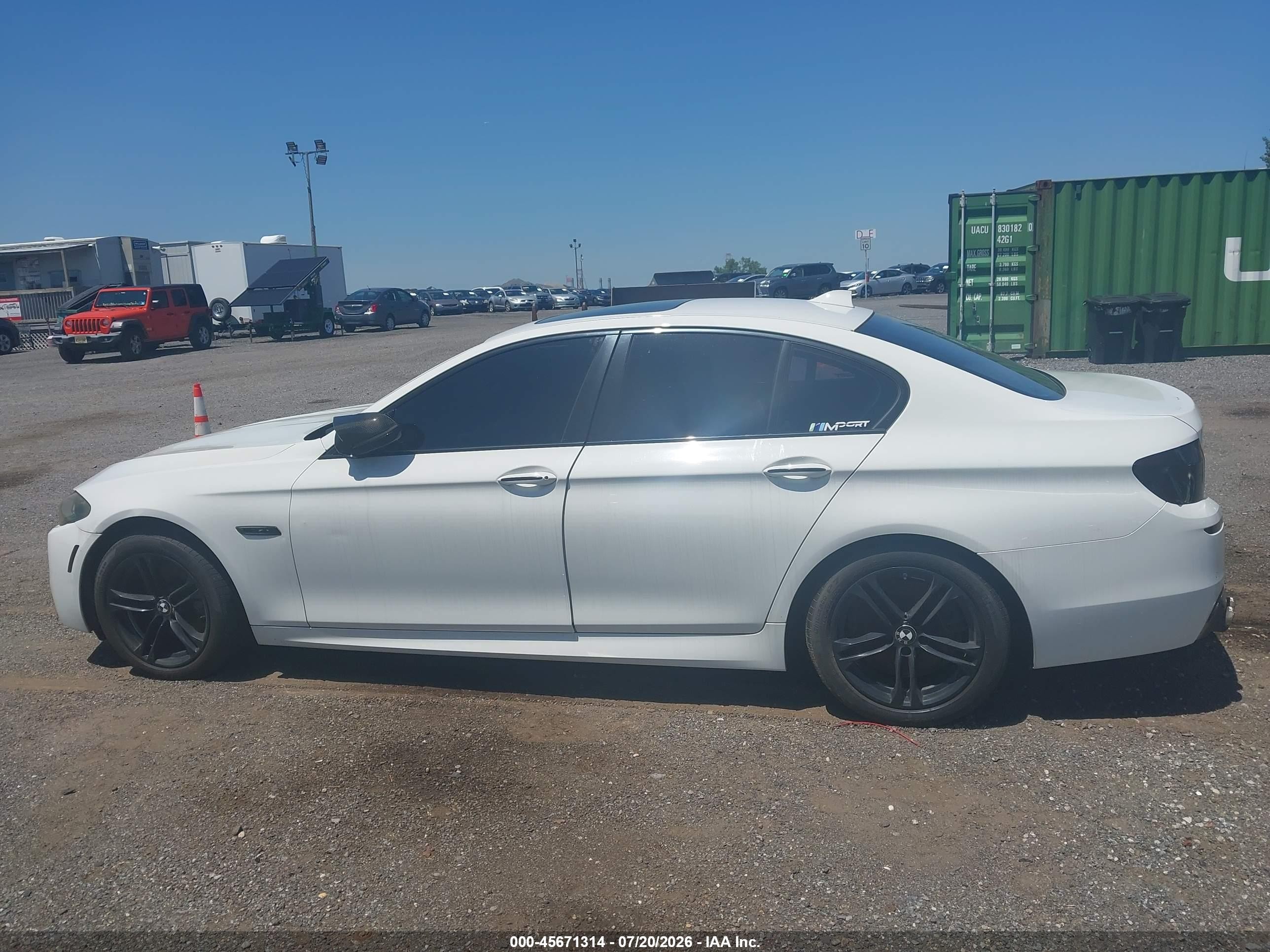 2014 Bmw 528i Xdrive White vin: WBA5A7C50ED612280