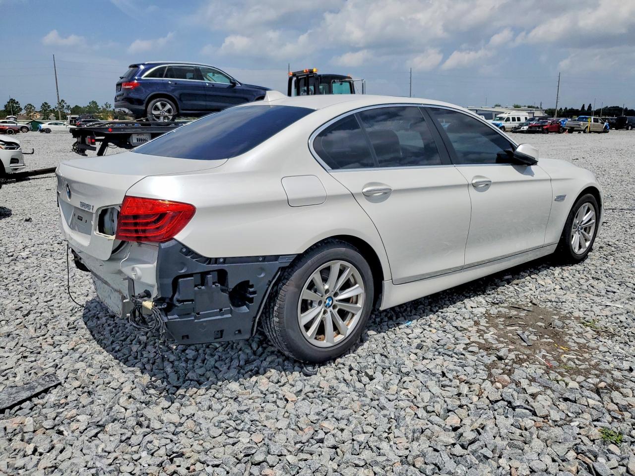 2015 Bmw 528 Xi White vin: WBA5A7C50FD627525