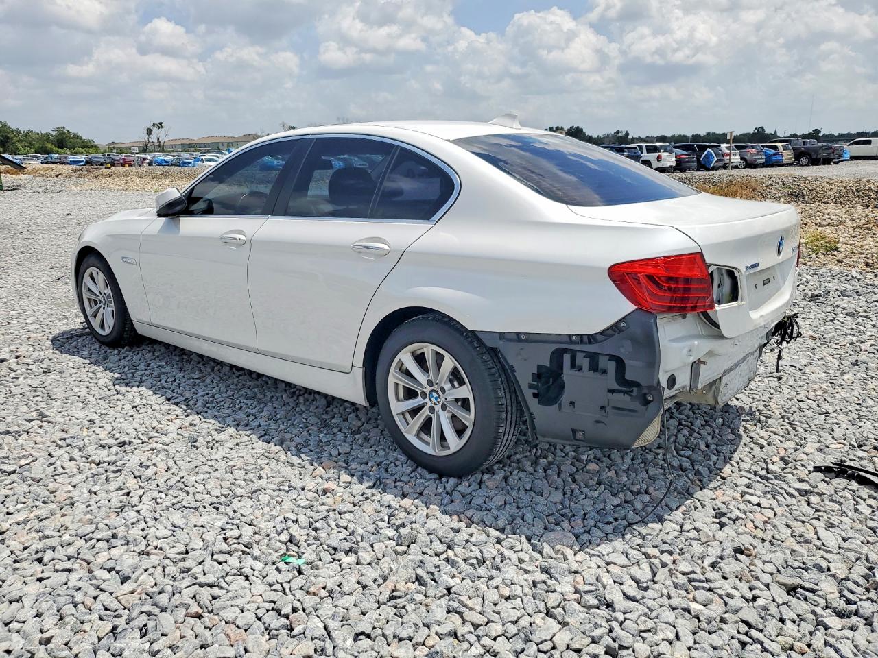 2015 Bmw 528 Xi White vin: WBA5A7C50FD627525