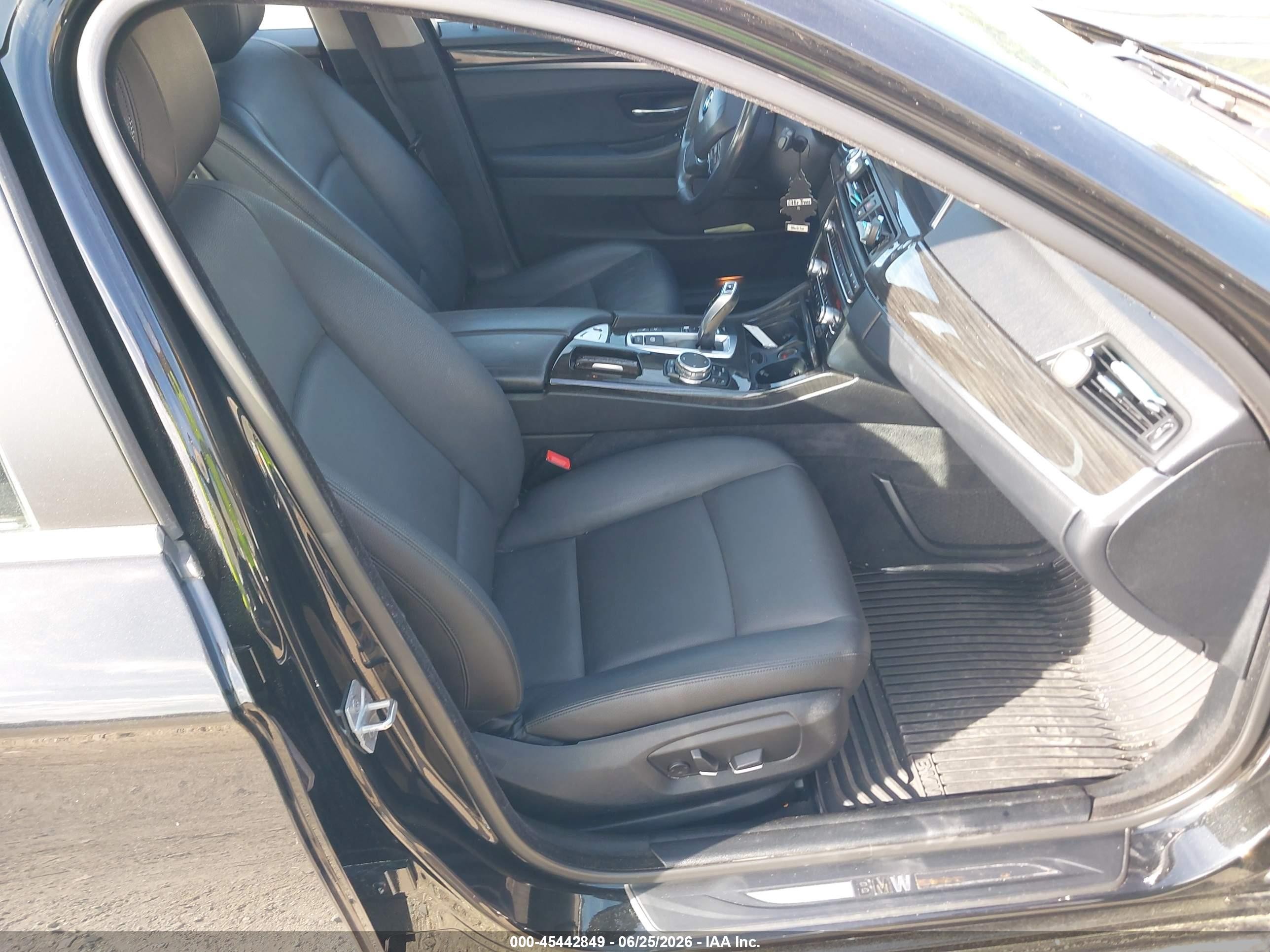 2015 Bmw 528i Xdrive Black vin: WBA5A7C50FD627704