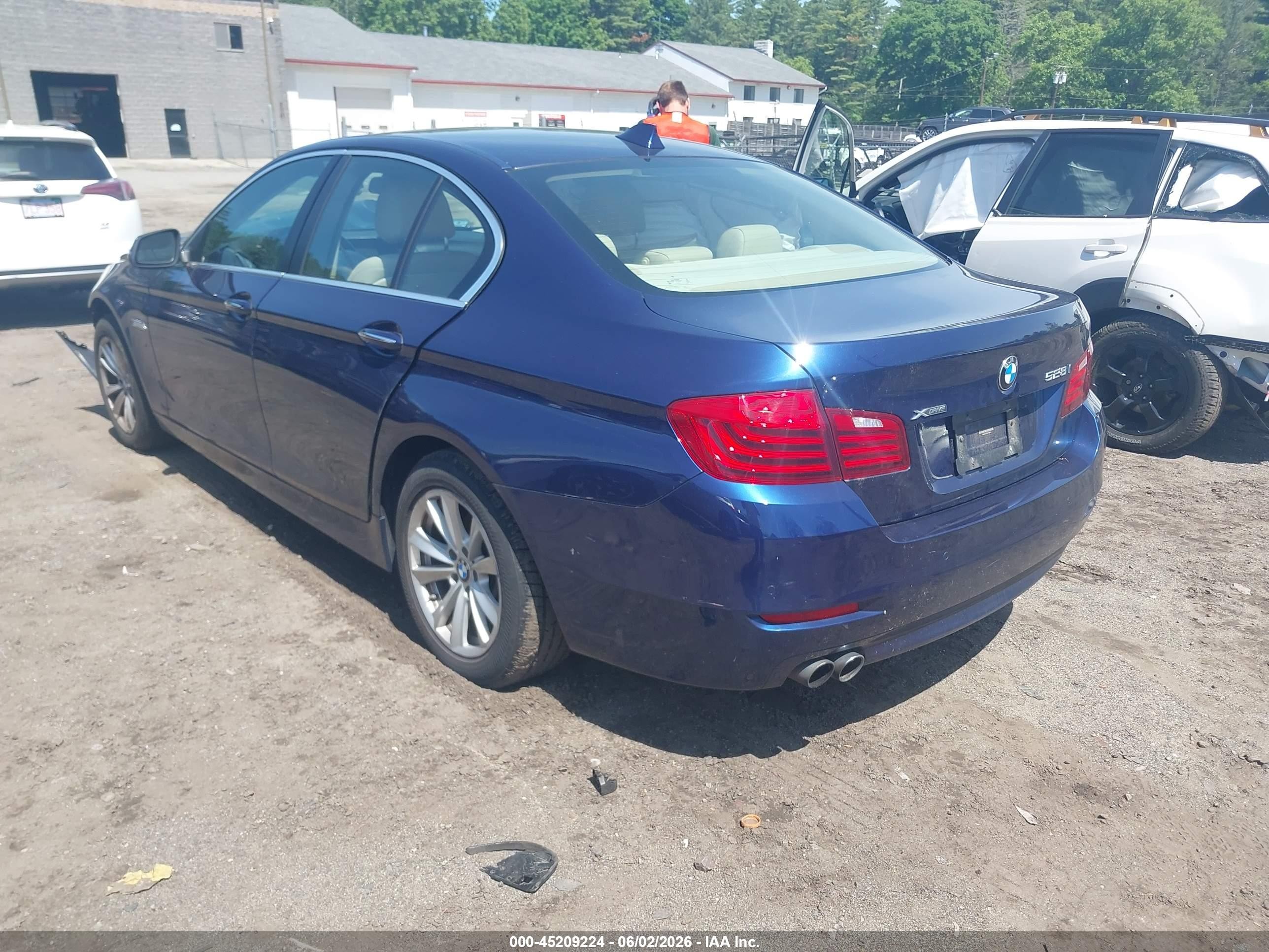 2015 Bmw 528i Xdrive Blue vin: WBA5A7C50FG143918