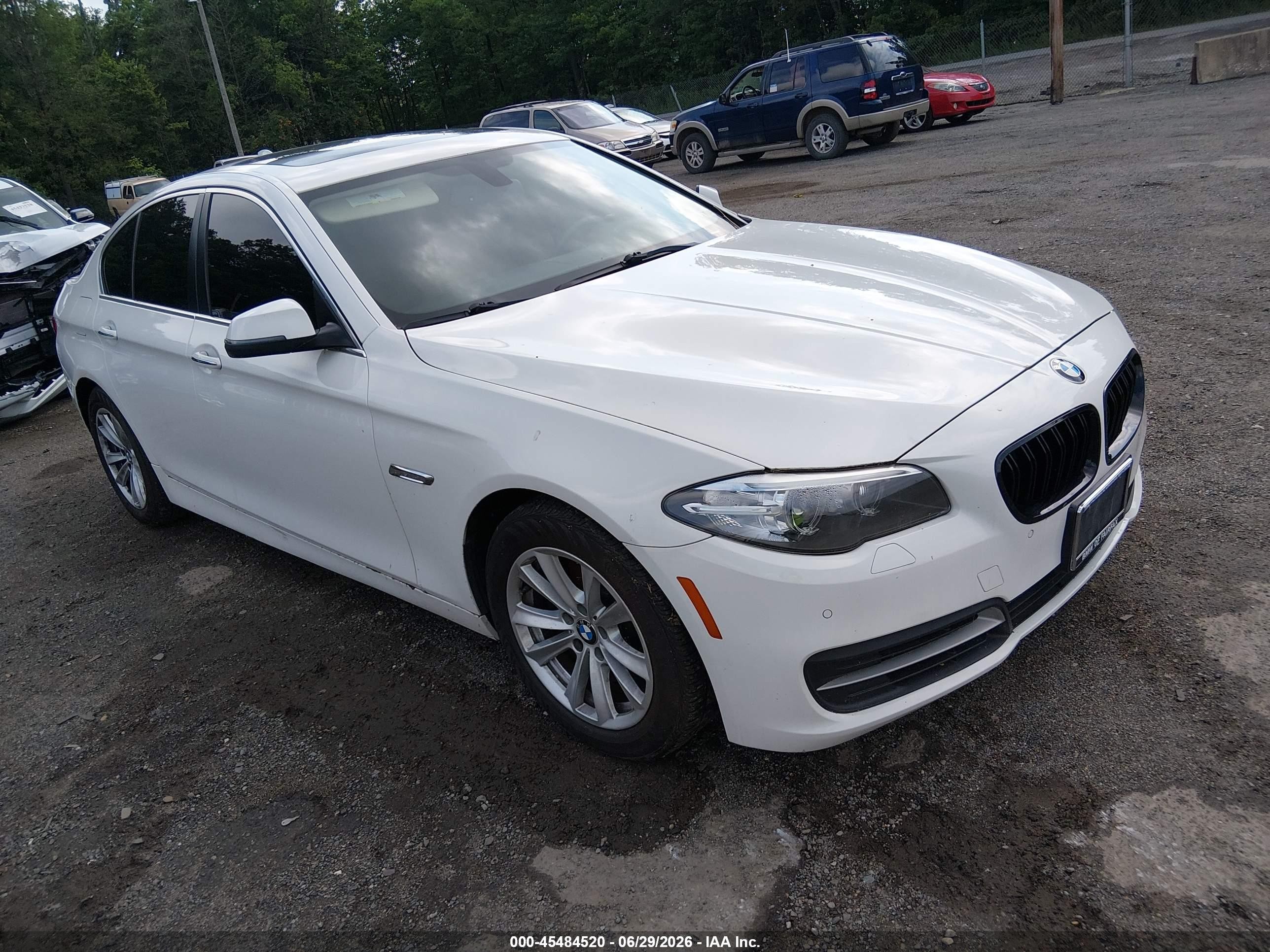 2014 Bmw 528i Xdrive White vin: WBA5A7C51ED616290