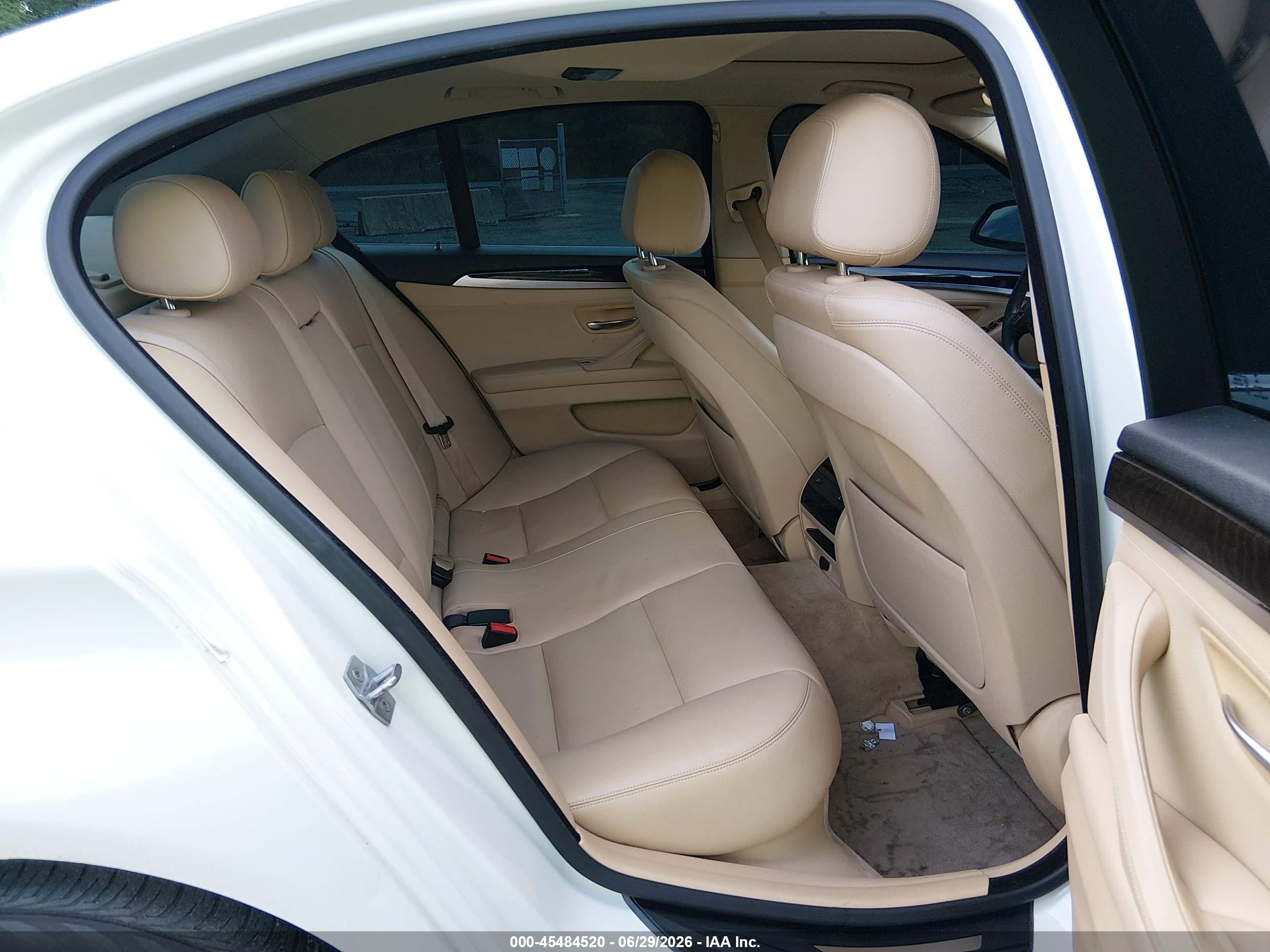 2014 Bmw 528i Xdrive White vin: WBA5A7C51ED616290