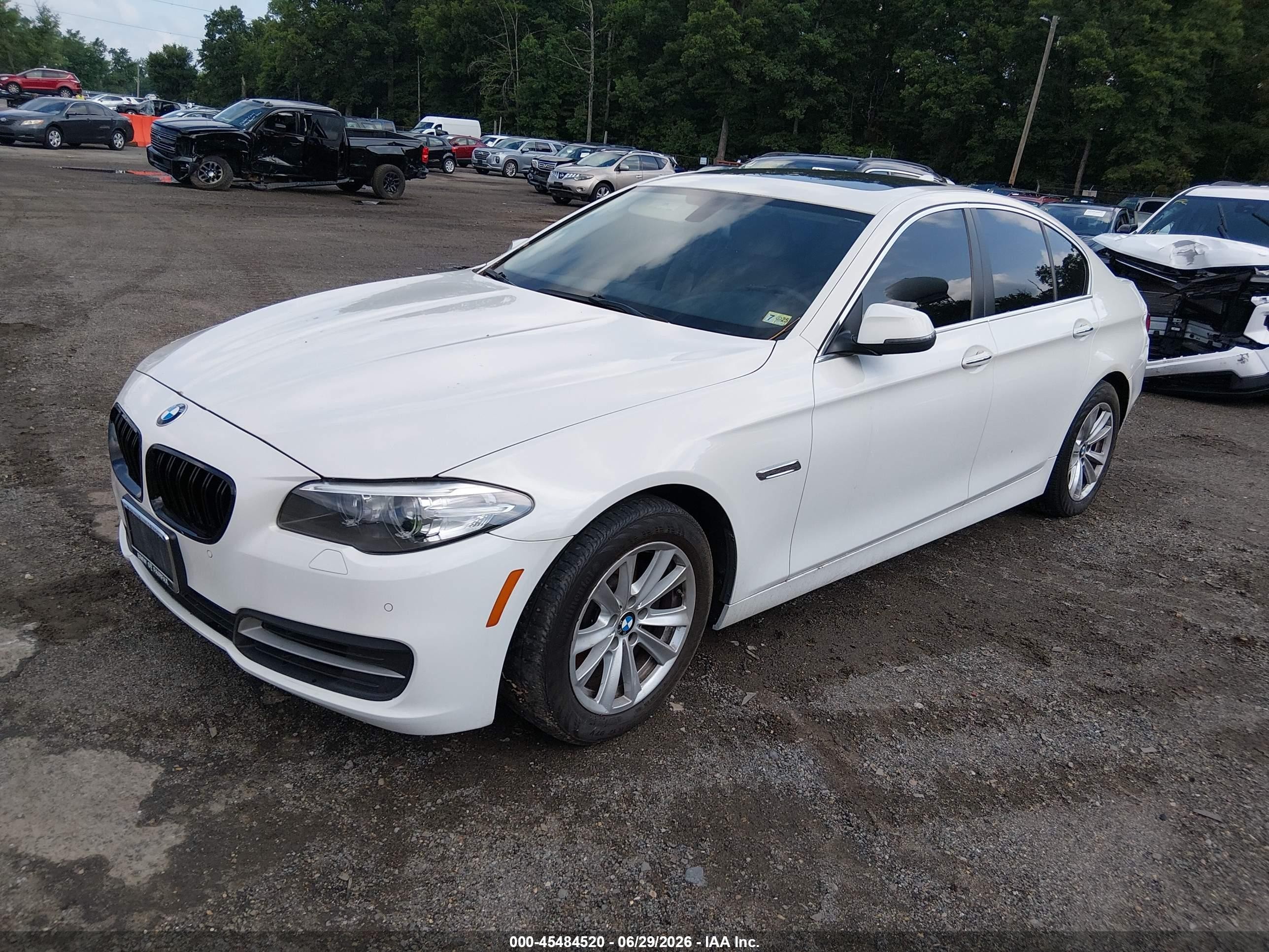 2014 Bmw 528i Xdrive White vin: WBA5A7C51ED616290