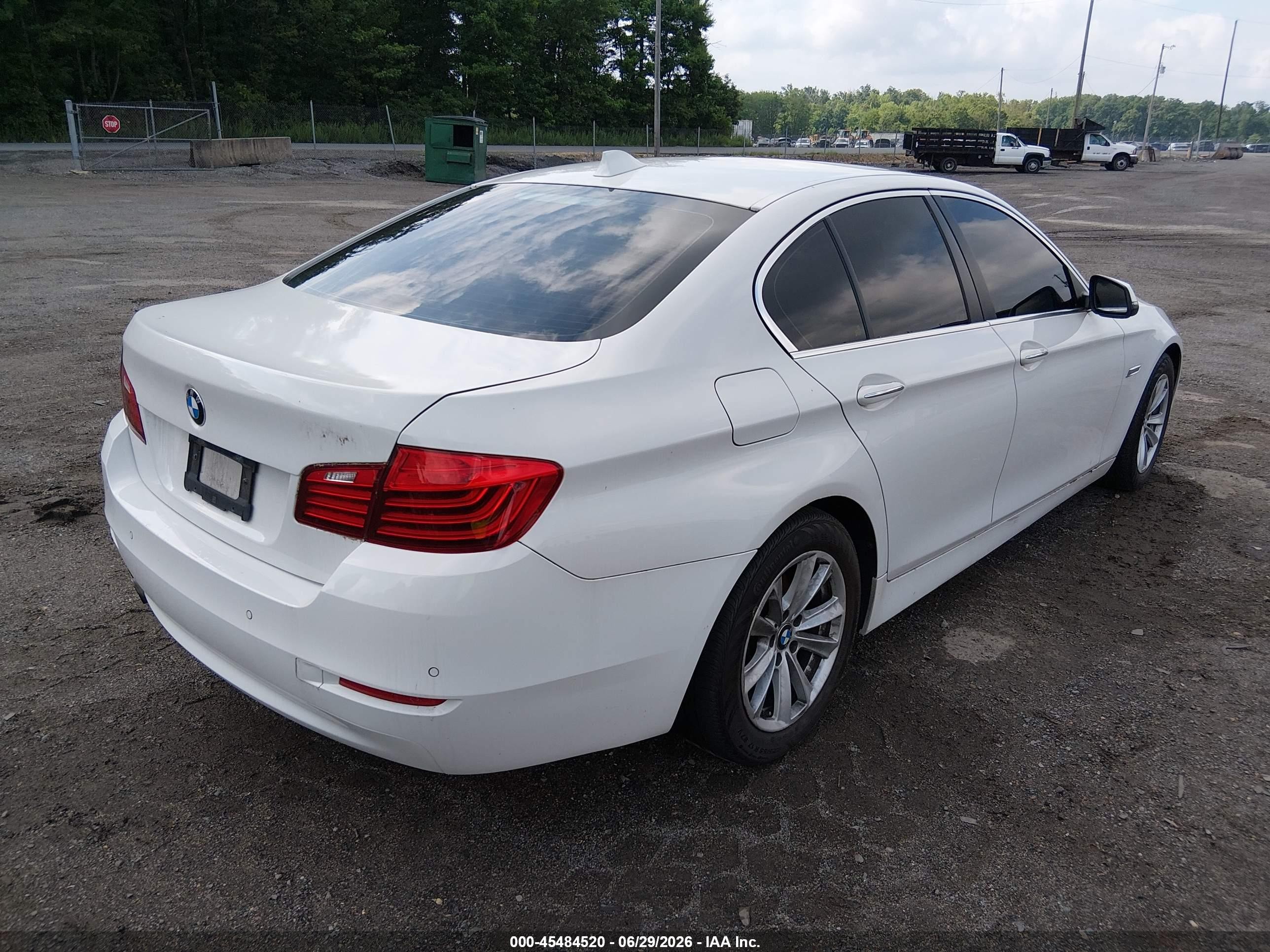 2014 Bmw 528i Xdrive White vin: WBA5A7C51ED616290