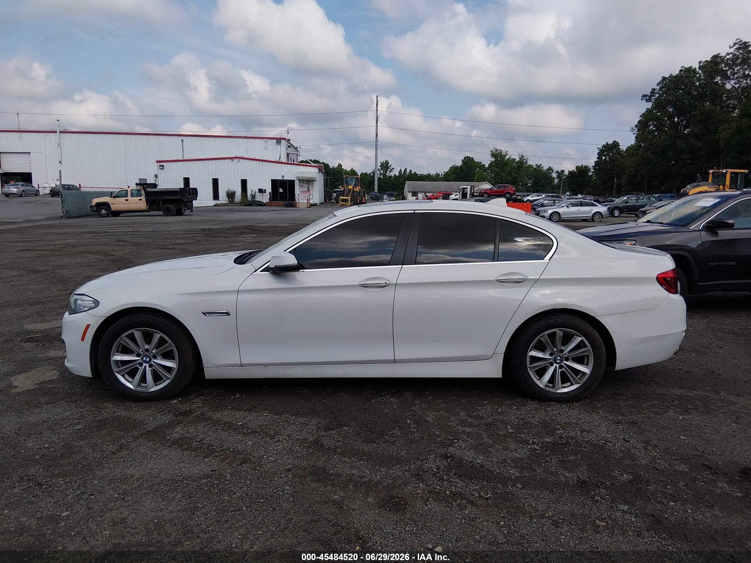 2014 Bmw 528i Xdrive White vin: WBA5A7C51ED616290