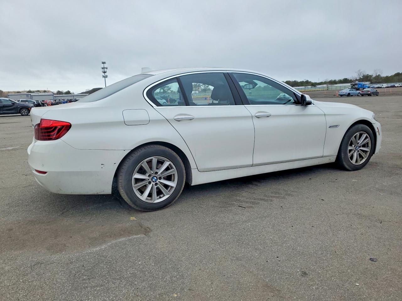 2016 Bmw 528 Xi White vin: WBA5A7C53GG147706