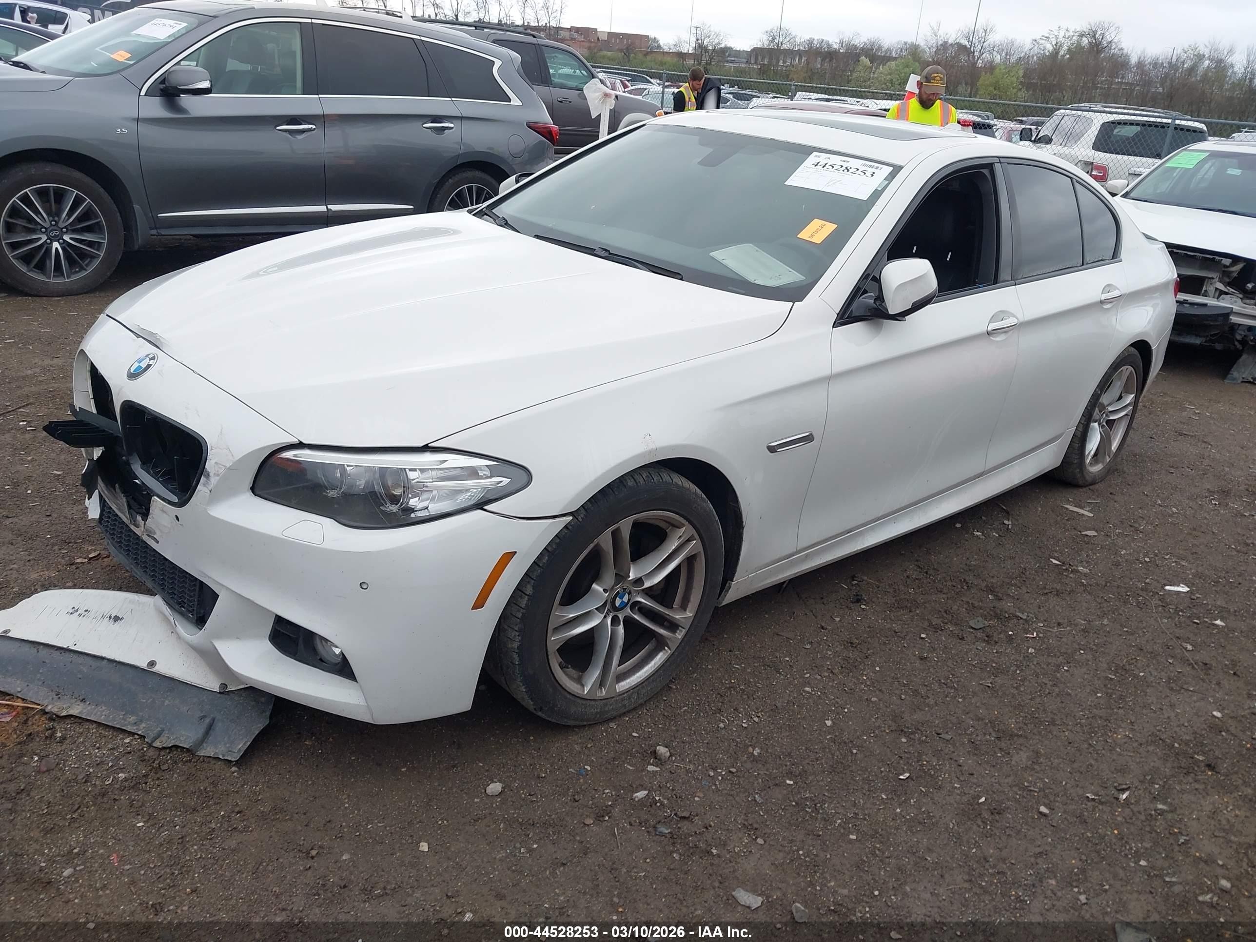 2014 Bmw 528i Xdrive White vin: WBA5A7C55ED612453